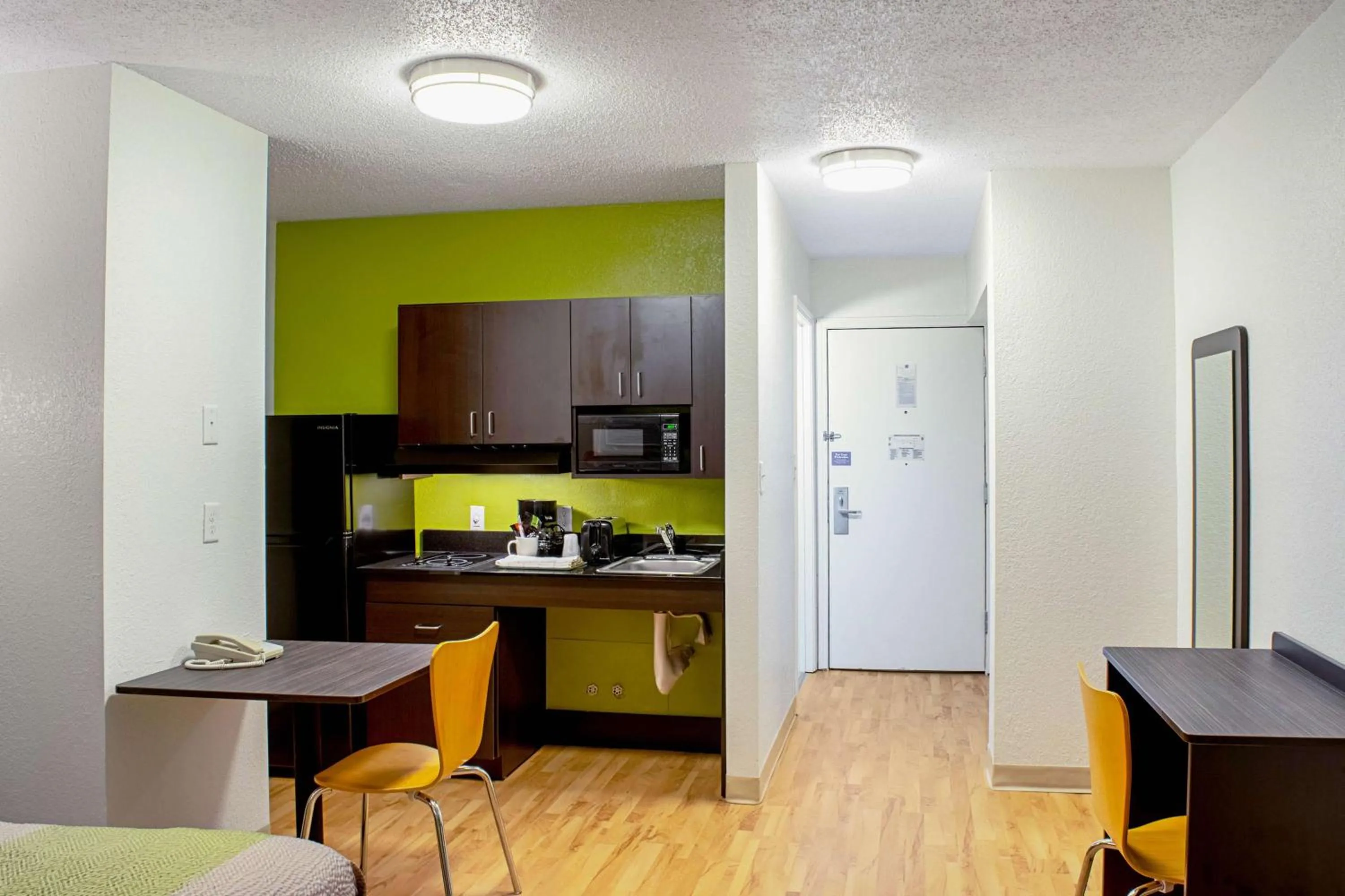 Photo of the whole room in Welcome Suites Springdale