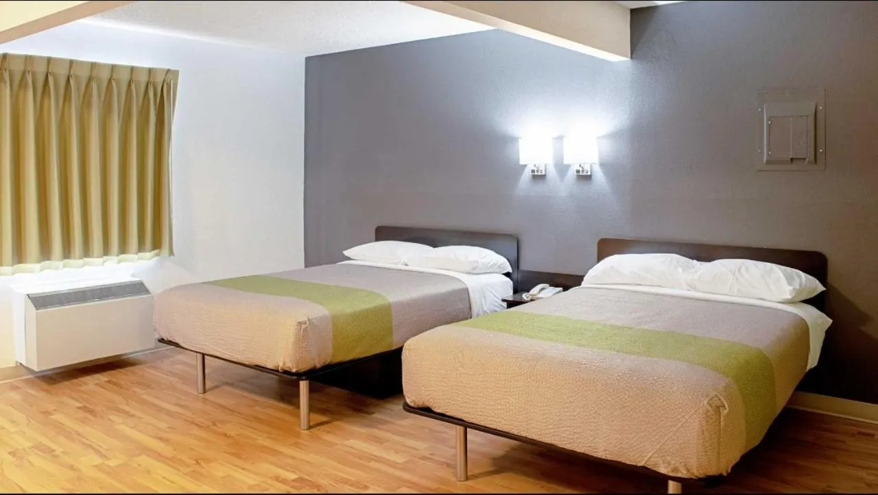 Bed in Welcome Suites Springdale