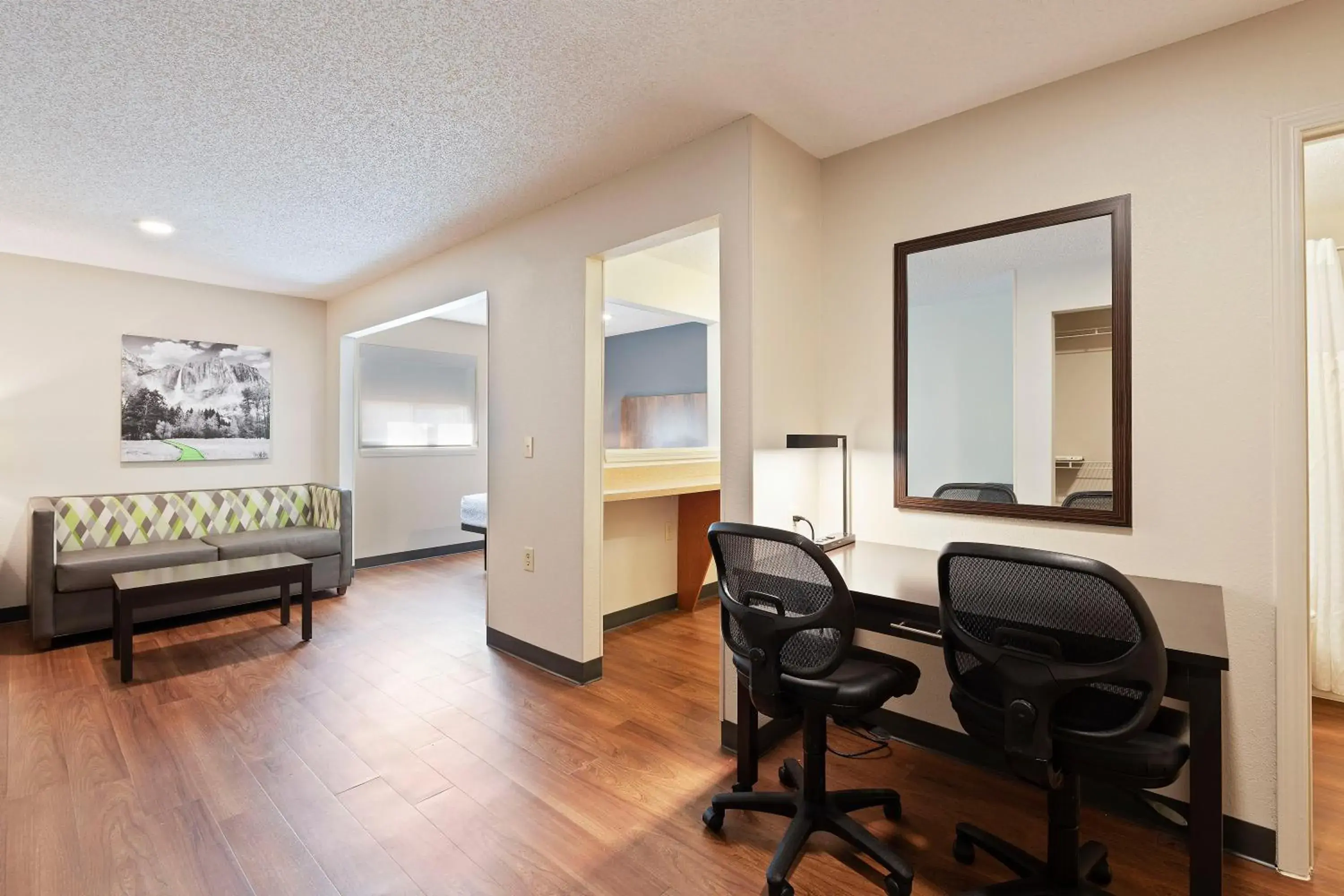 Seating area in Extended Stay America Select Suites - Charlotte - University Place - E McCullough Dr