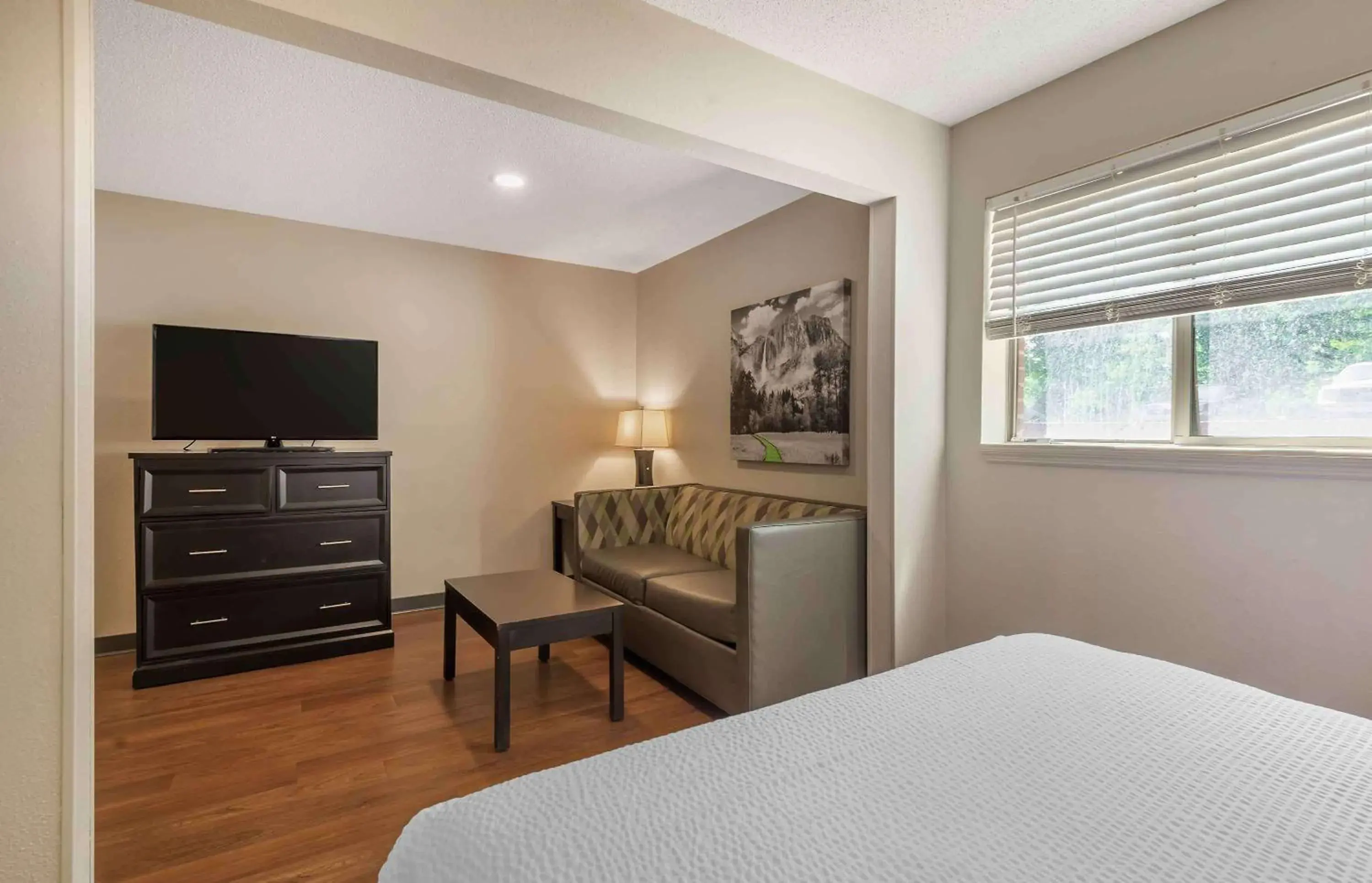 Bedroom, Bed in Extended Stay America Select Suites - Charlotte - University Place - E McCullough Dr