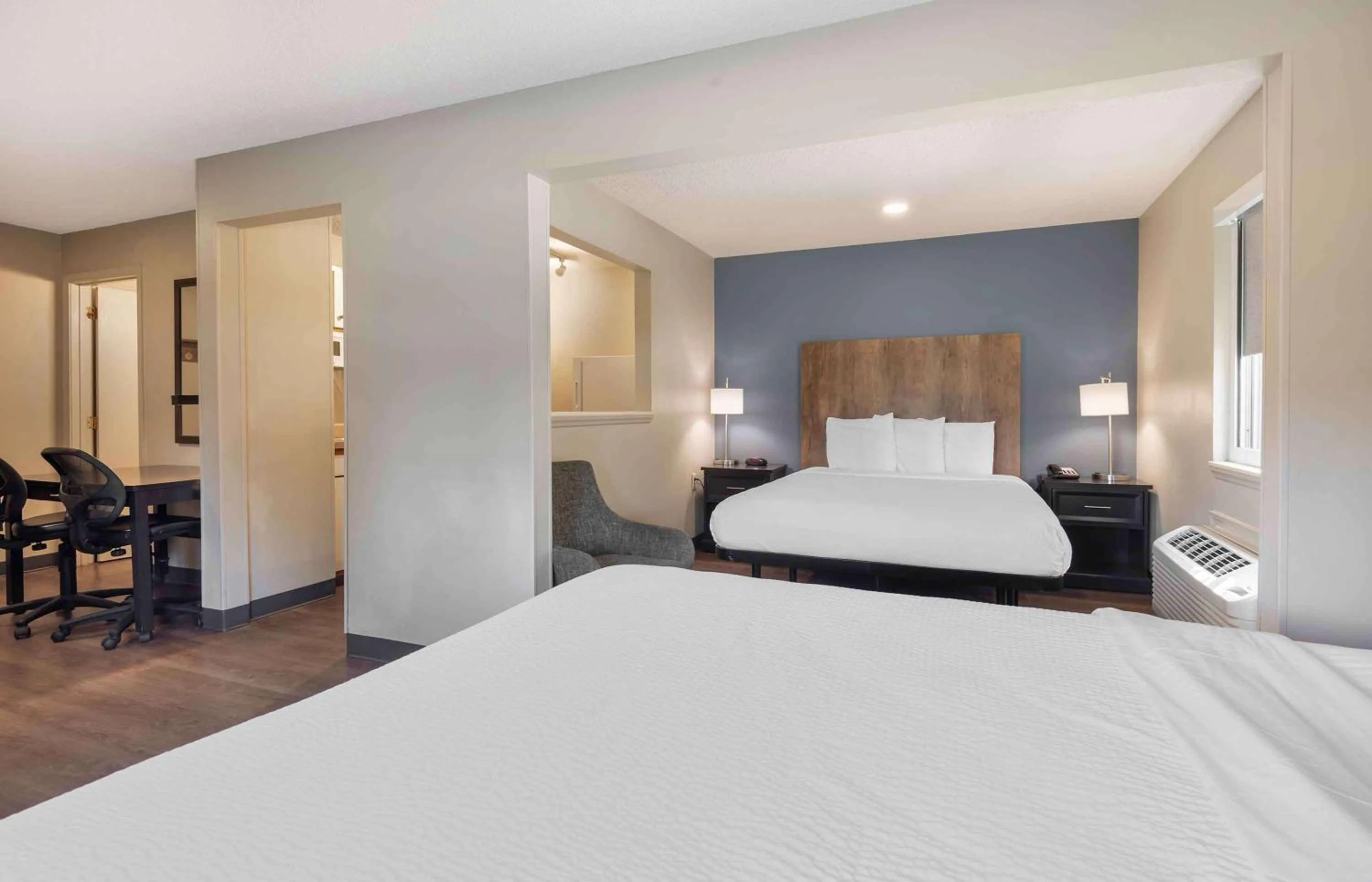 Bedroom in Extended Stay America Select Suites - Charlotte - University Place - E McCullough Dr