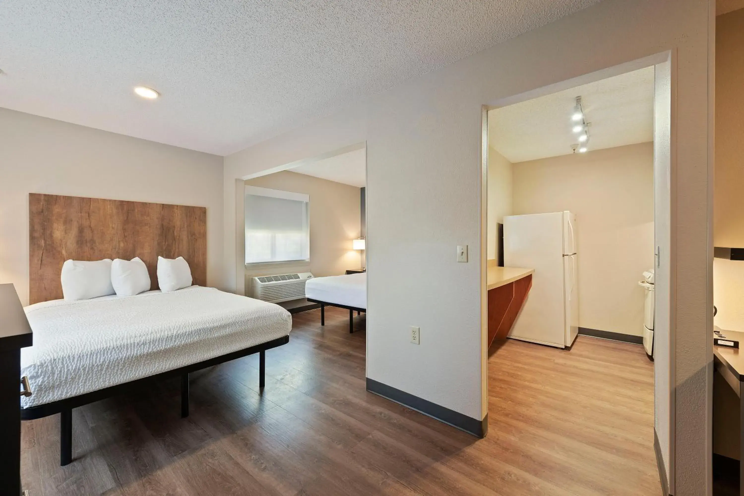 Bed in Extended Stay America Select Suites - Charlotte - University Place - E McCullough Dr