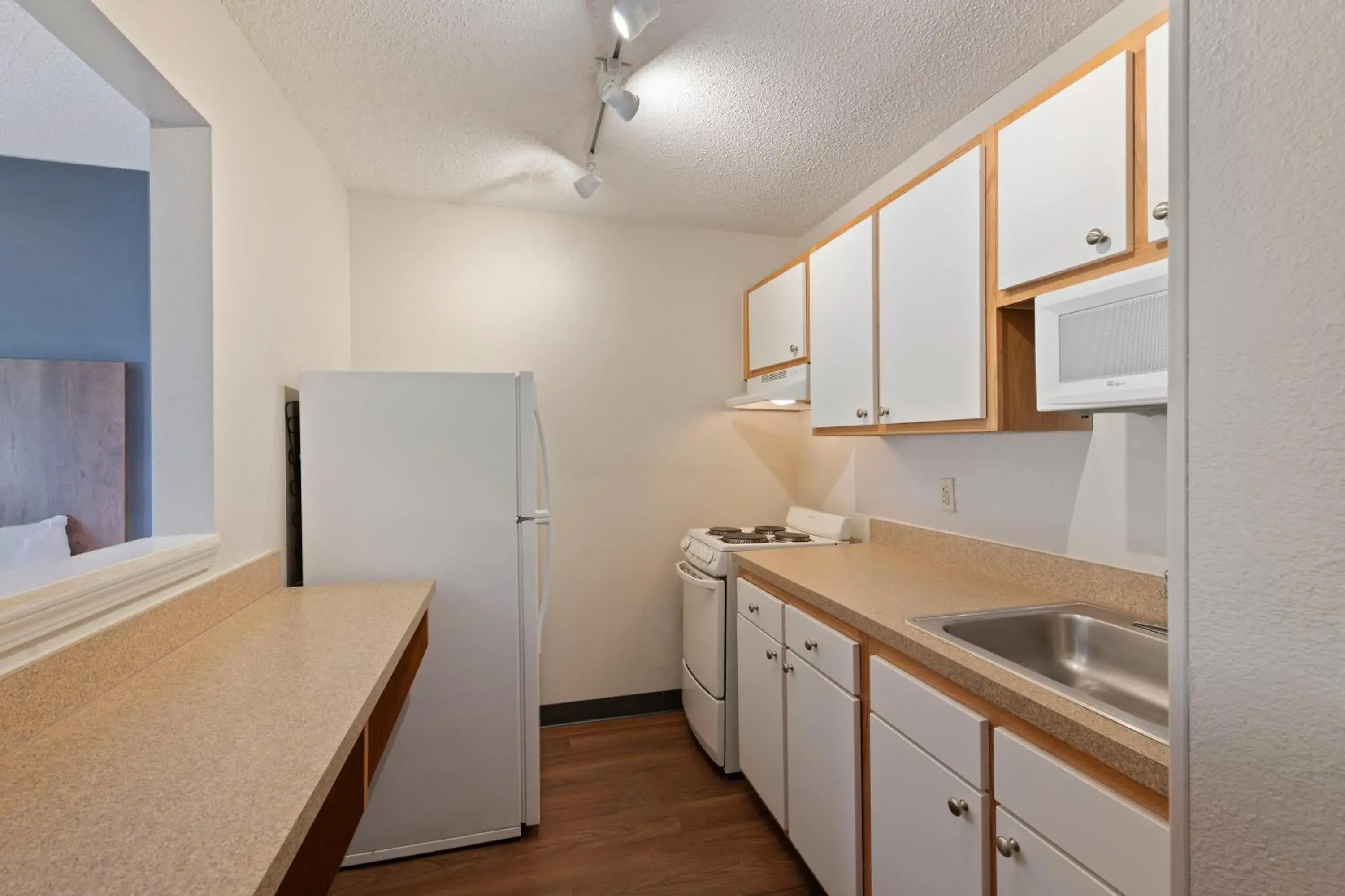 Kitchen or kitchenette, Kitchen/Kitchenette in Extended Stay America Select Suites - Charlotte - University Place - E McCullough Dr