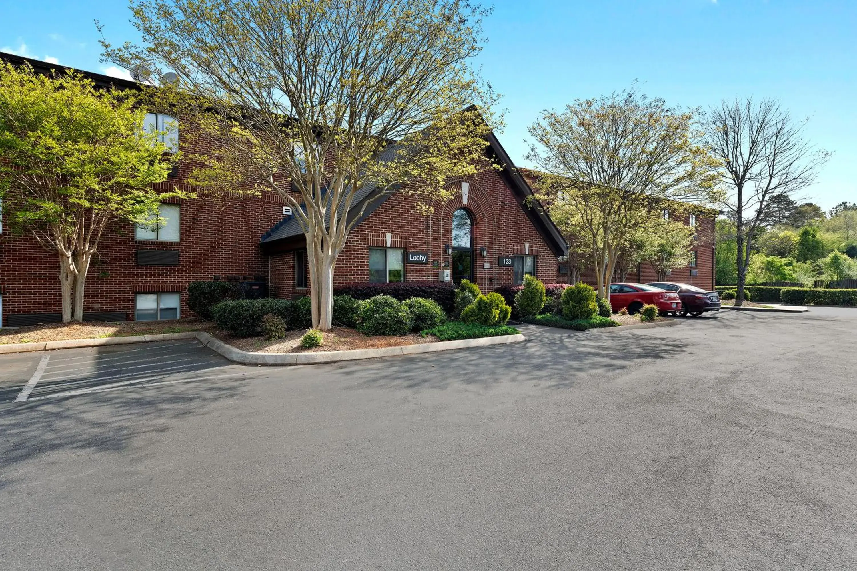 Property Building in Extended Stay America Select Suites - Charlotte - University Place - E McCullough Dr