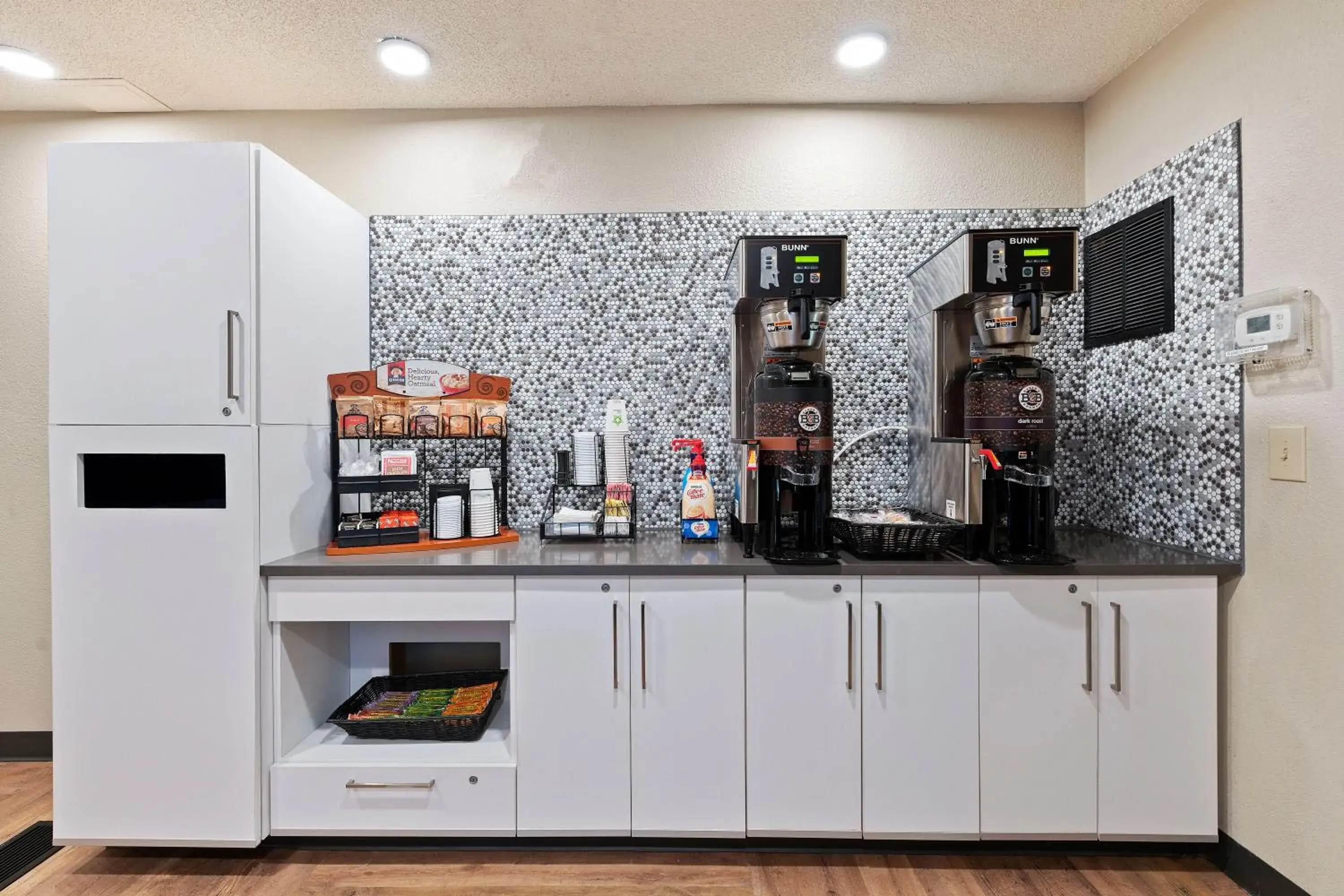 Food and drinks, Kitchen/Kitchenette in Extended Stay America Select Suites - Charlotte - University Place - E McCullough Dr