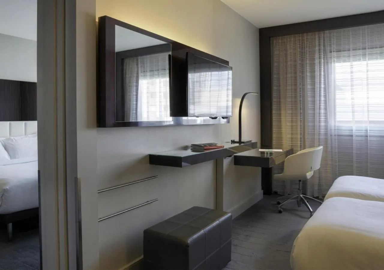 Bed in Le Méridien Paris Arc De Triomphe