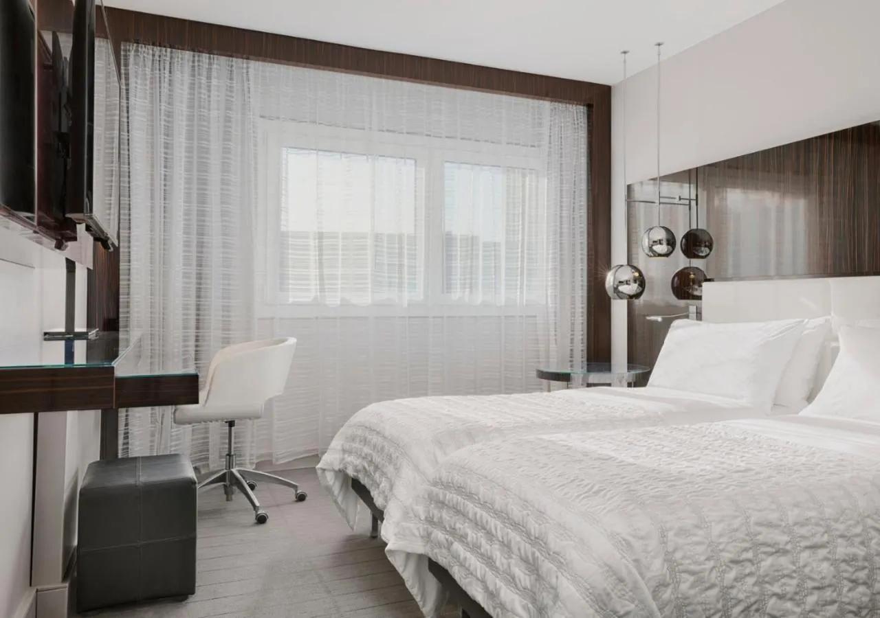 Bed in Le Méridien Paris Arc De Triomphe