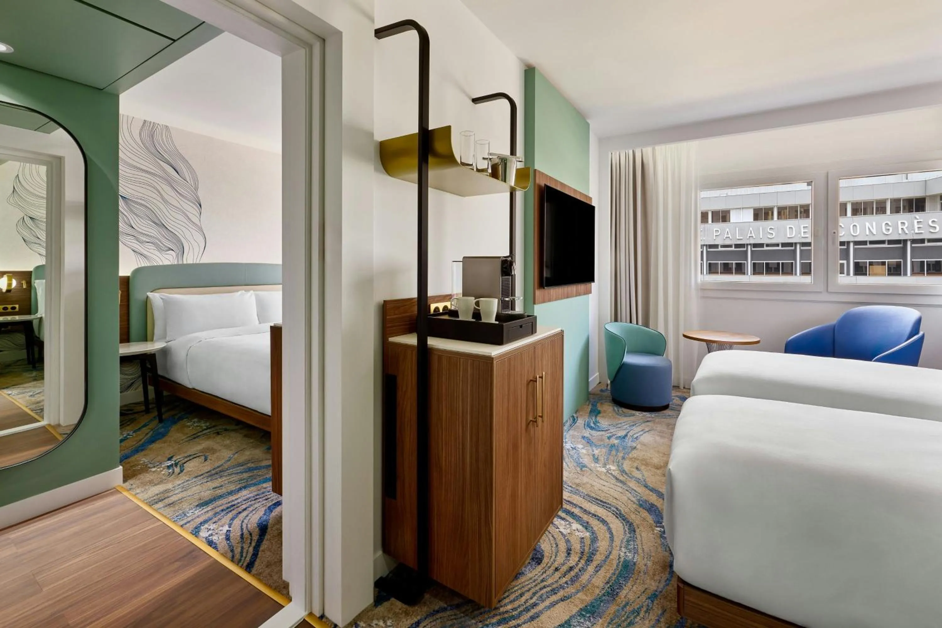 Photo of the whole room, Bed in Le Méridien Paris Arc De Triomphe