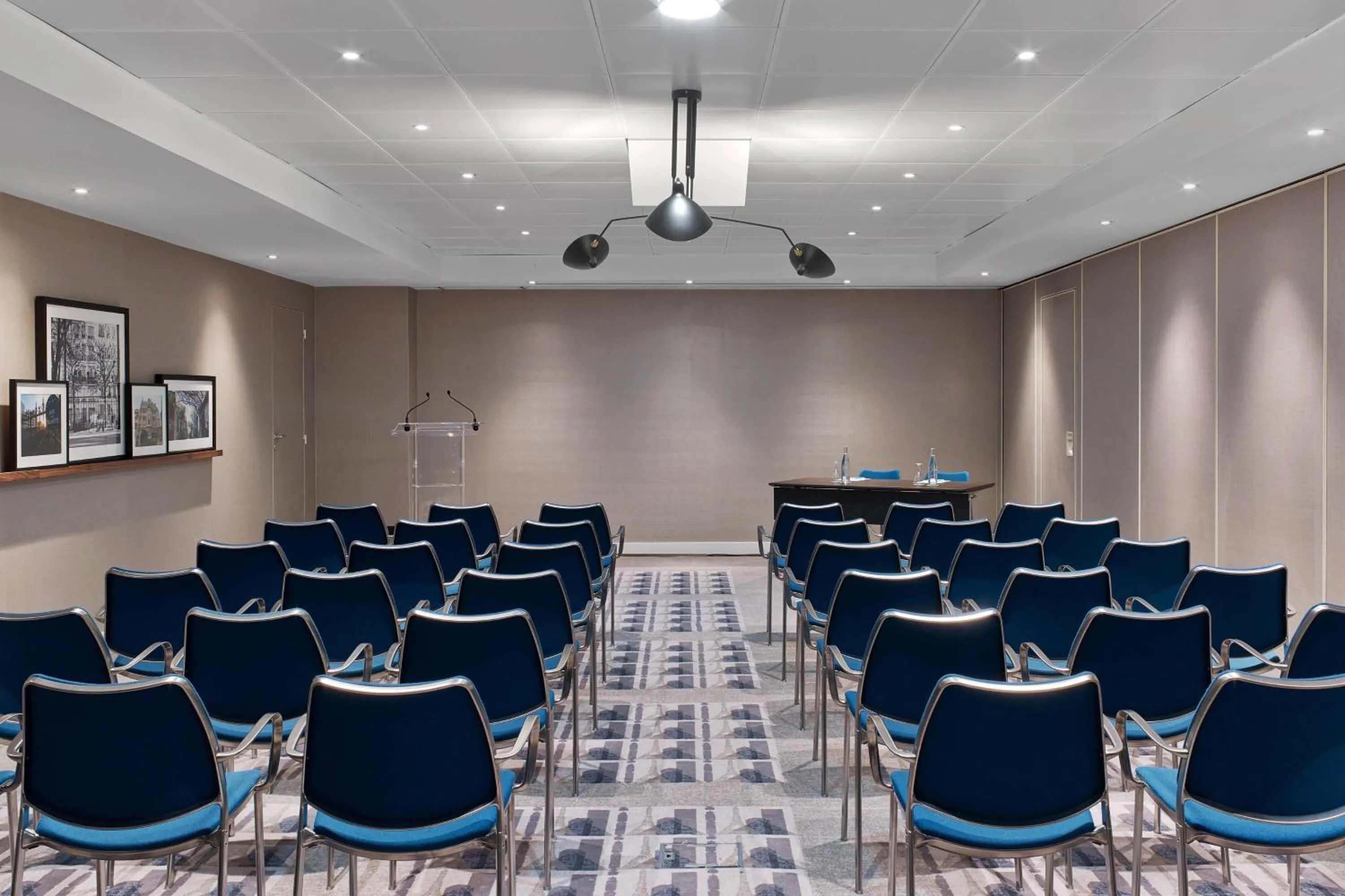 Meeting/conference room in Le Méridien Paris Arc De Triomphe