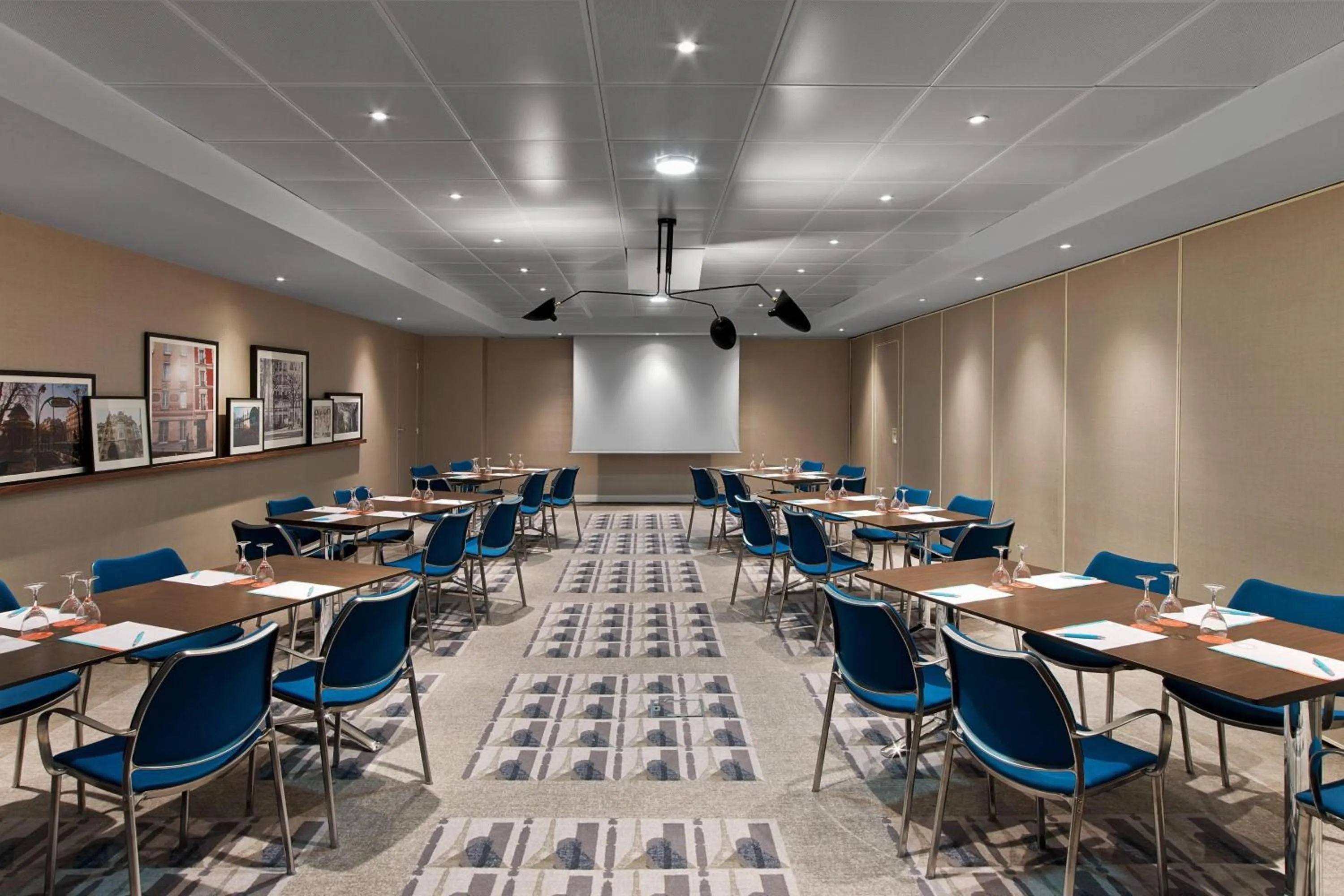 Meeting/conference room in Le Méridien Paris Arc De Triomphe