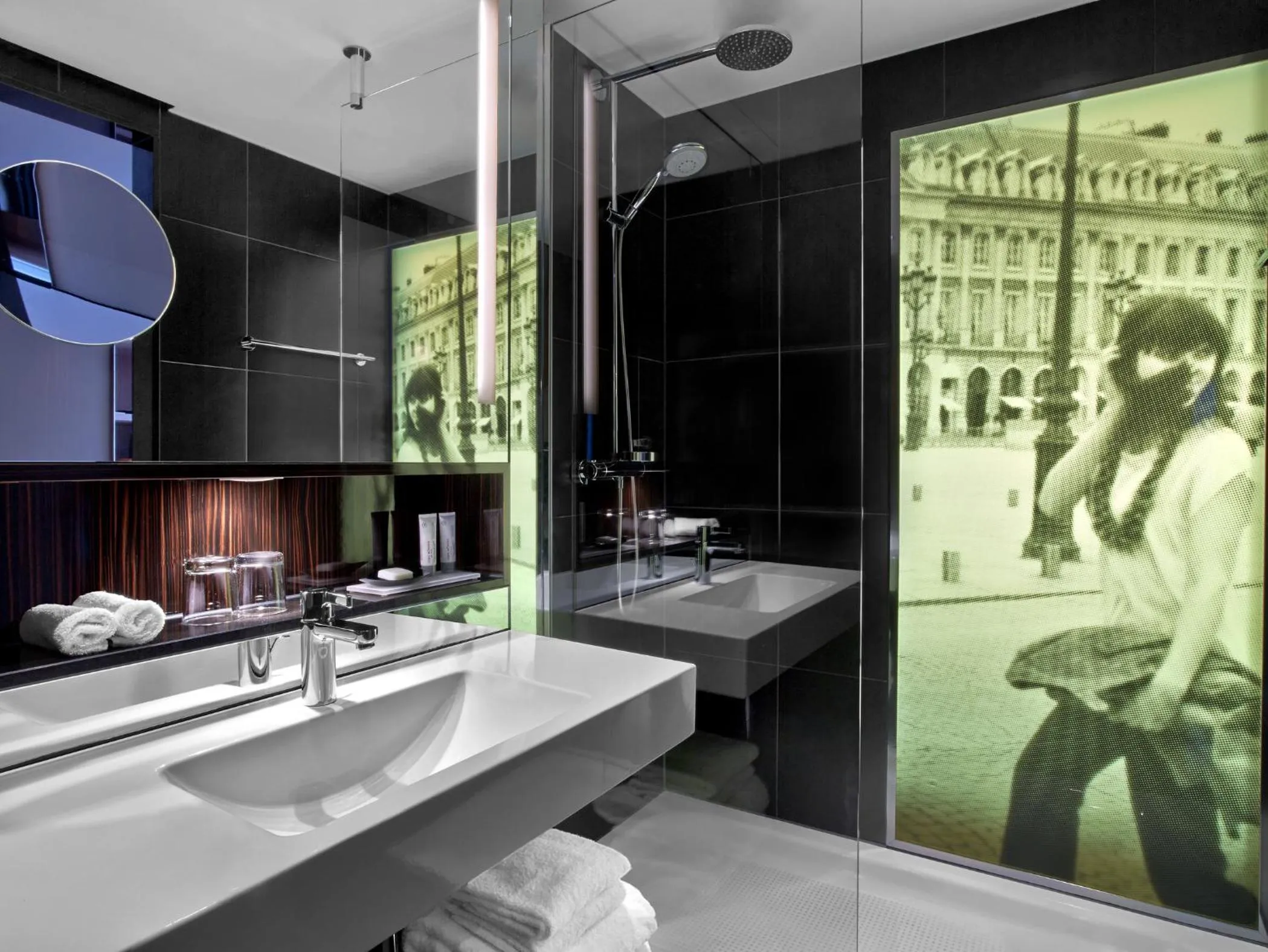 Bathroom in Le Méridien Paris Arc De Triomphe