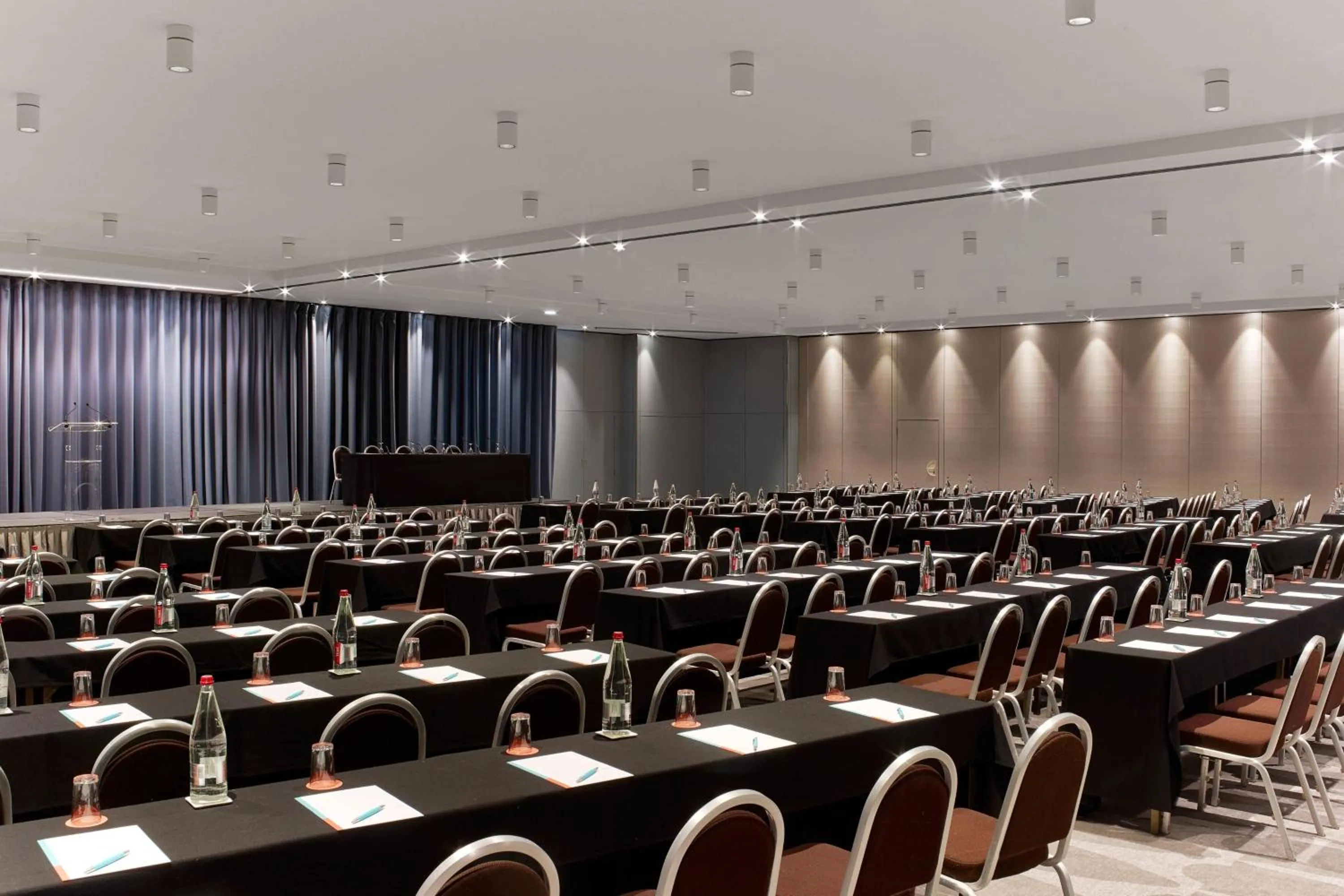 Meeting/conference room in Le Méridien Paris Arc De Triomphe