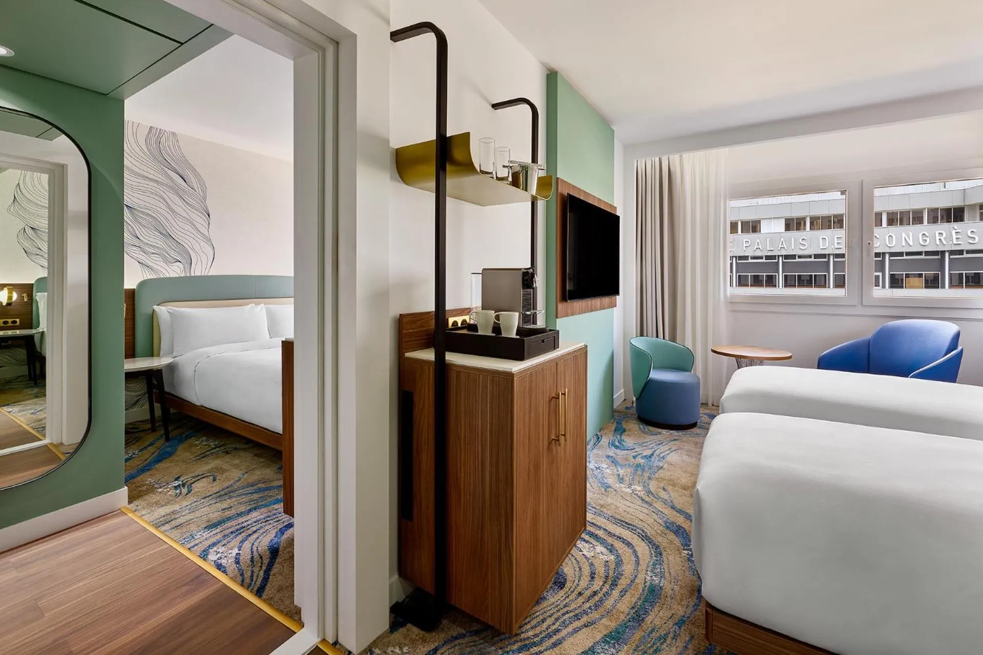 Photo of the whole room, Bed in Le Méridien Paris Arc De Triomphe