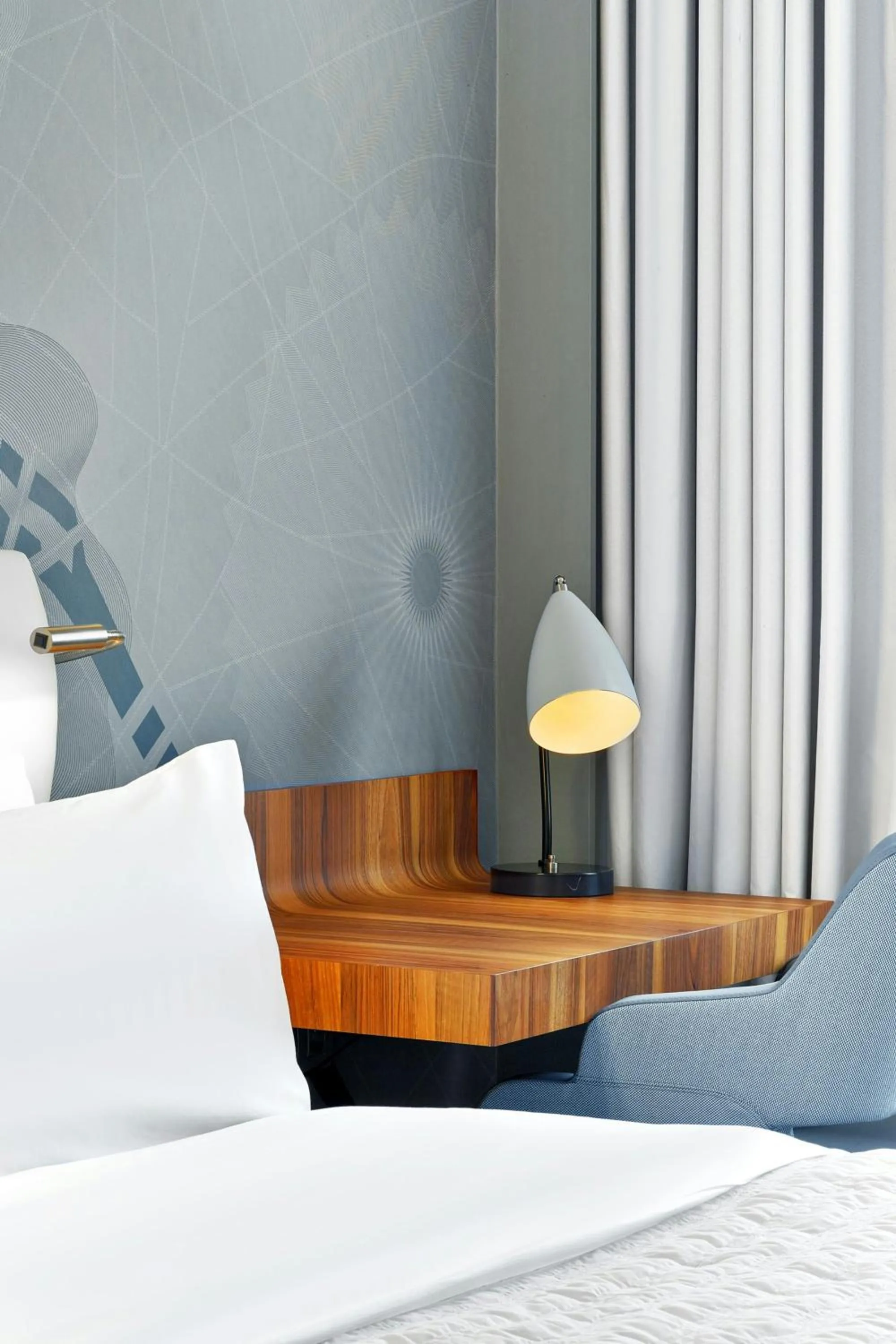 Photo of the whole room, Bed in Le Méridien Paris Arc De Triomphe