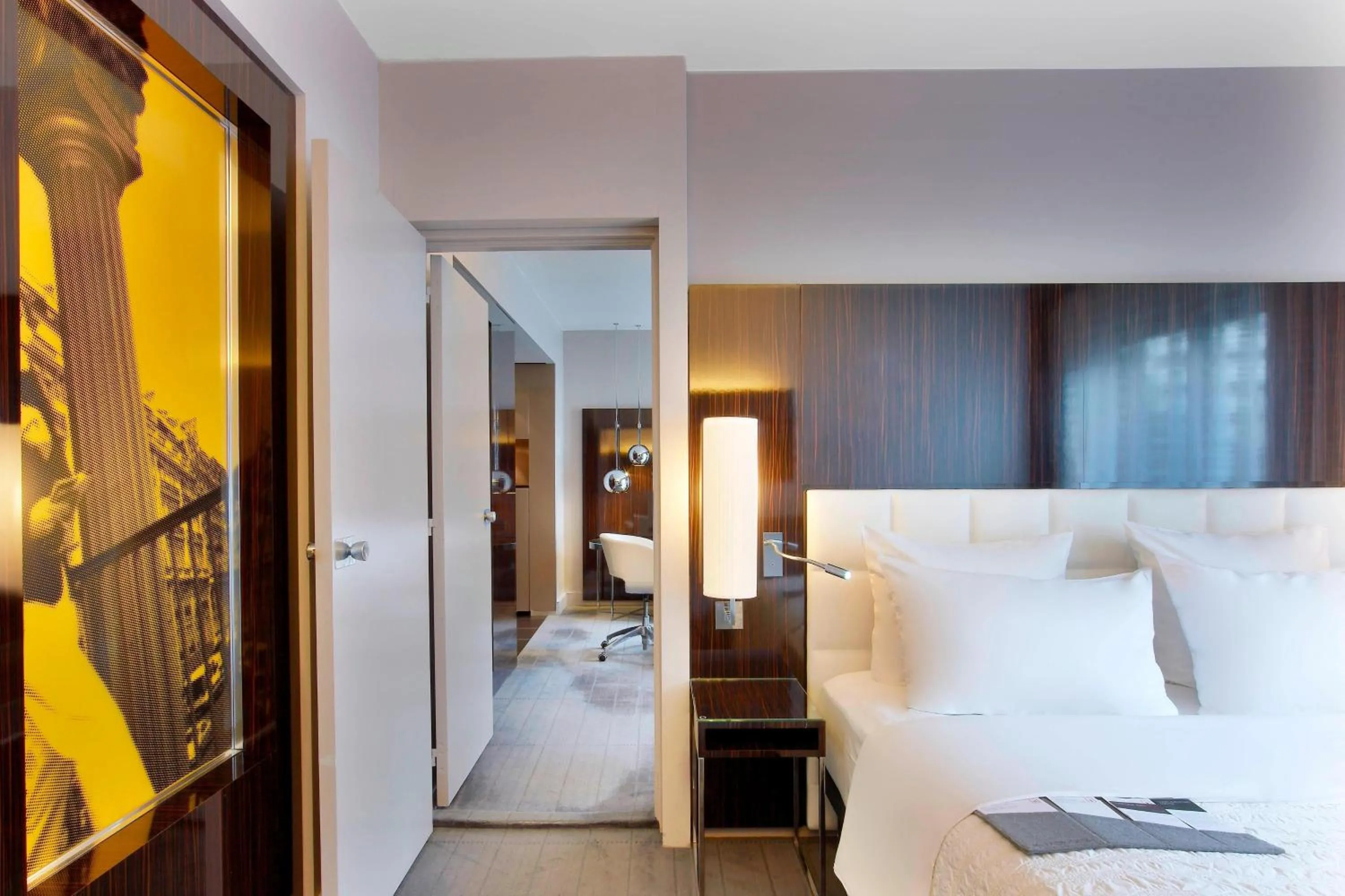 Photo of the whole room, Bed in Le Méridien Paris Arc De Triomphe