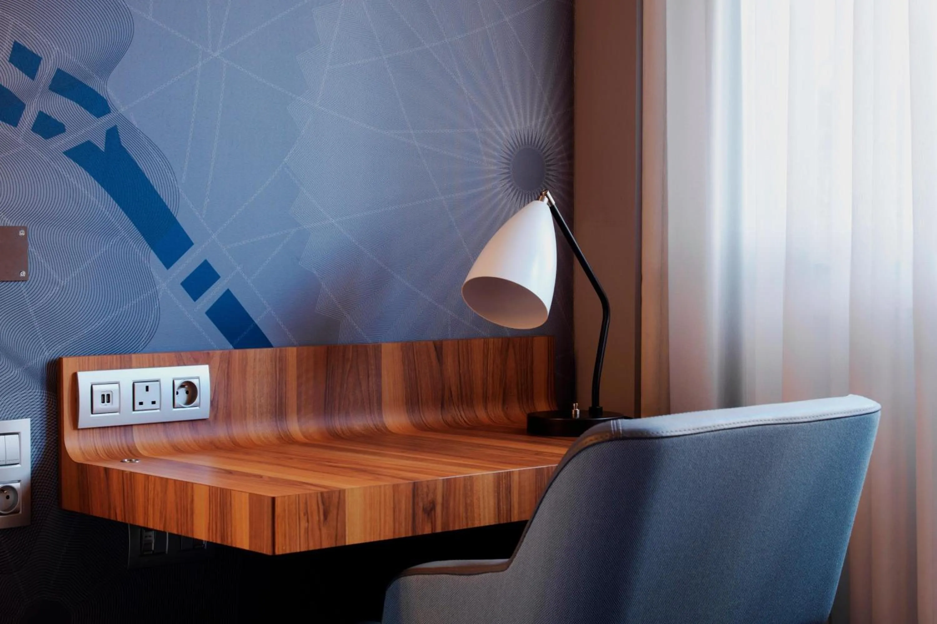 Photo of the whole room in Le Méridien Paris Arc De Triomphe