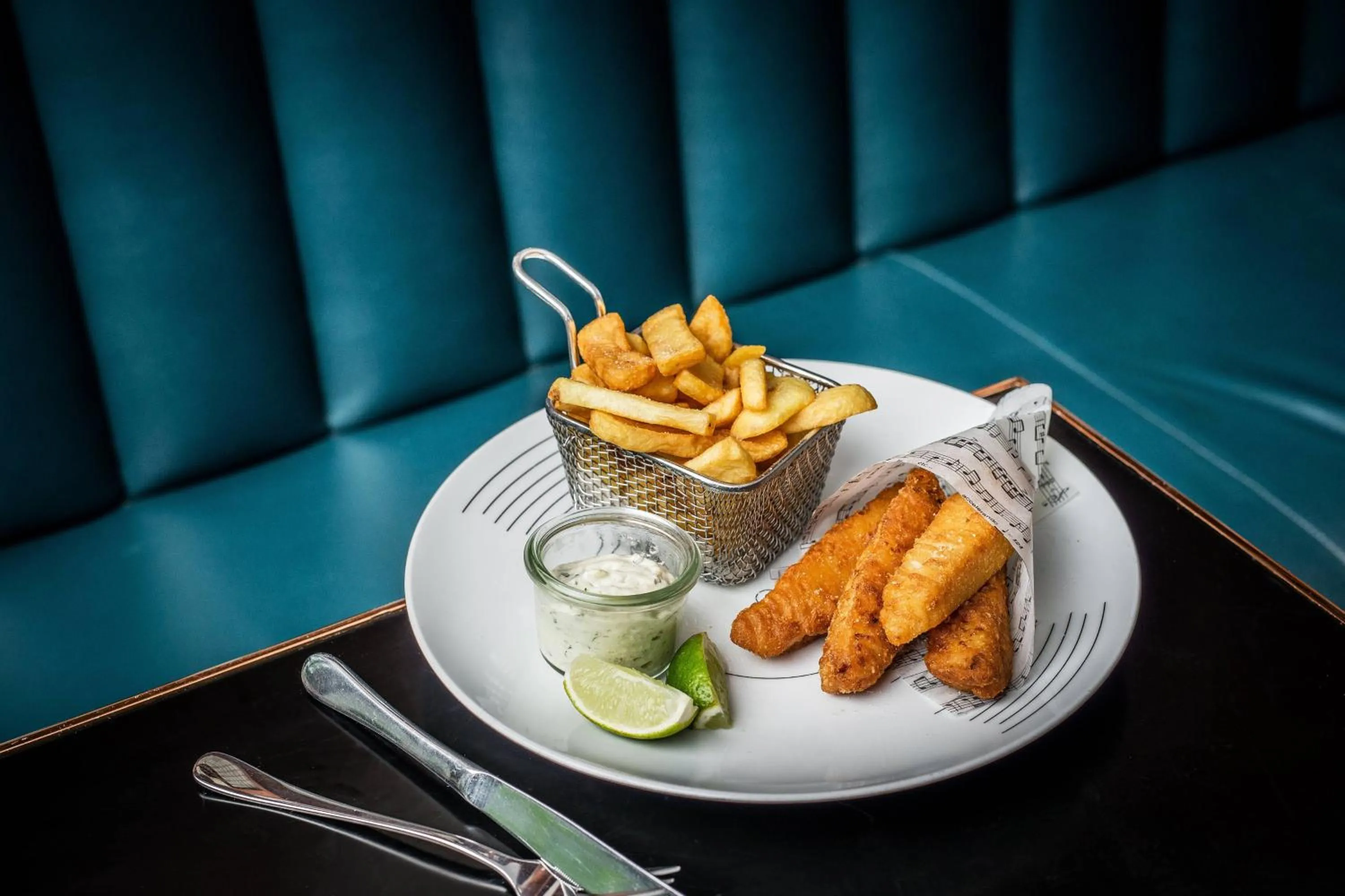 Restaurant/places to eat in Le Méridien Paris Arc De Triomphe