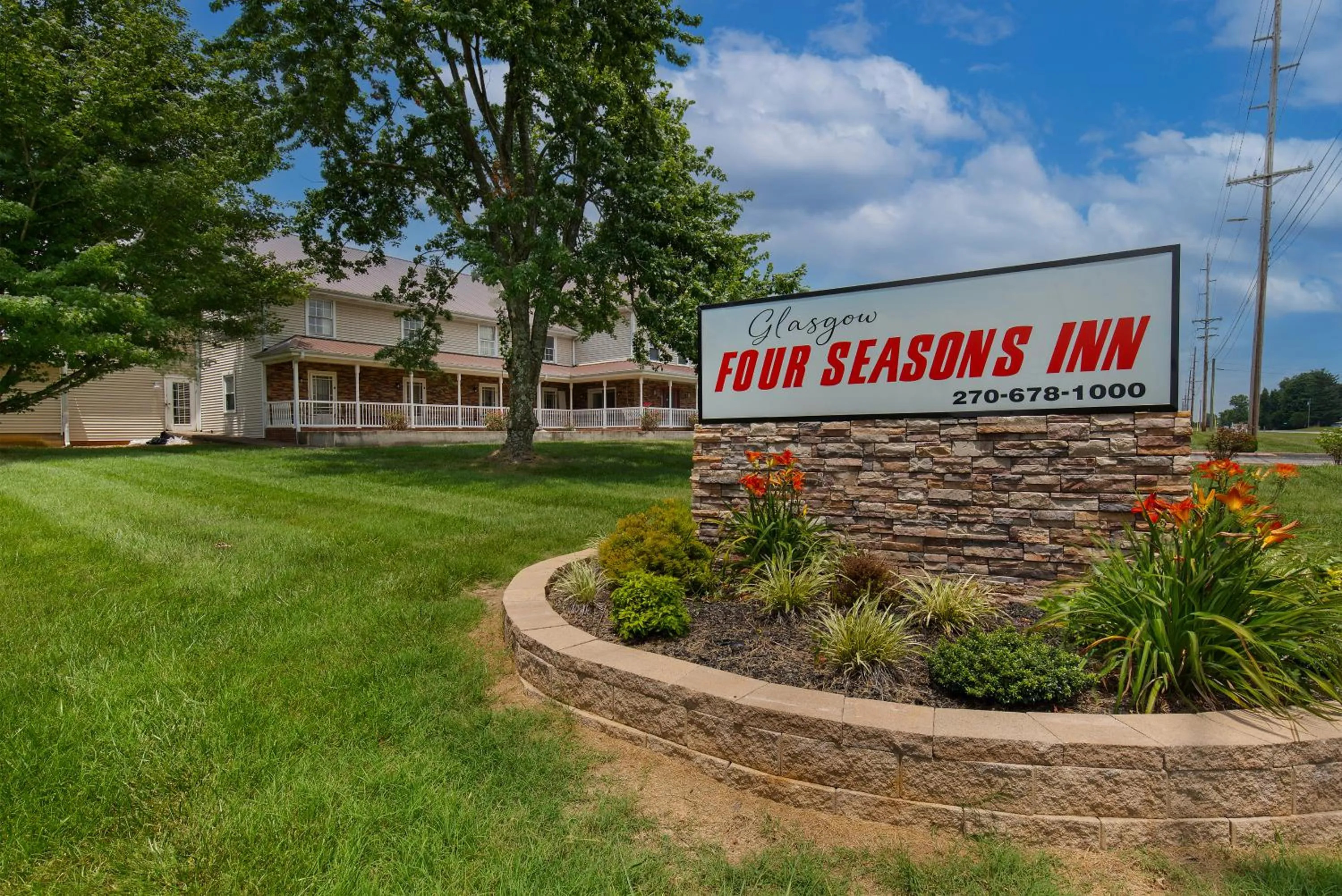 Property building in Four Seasons Country Inn