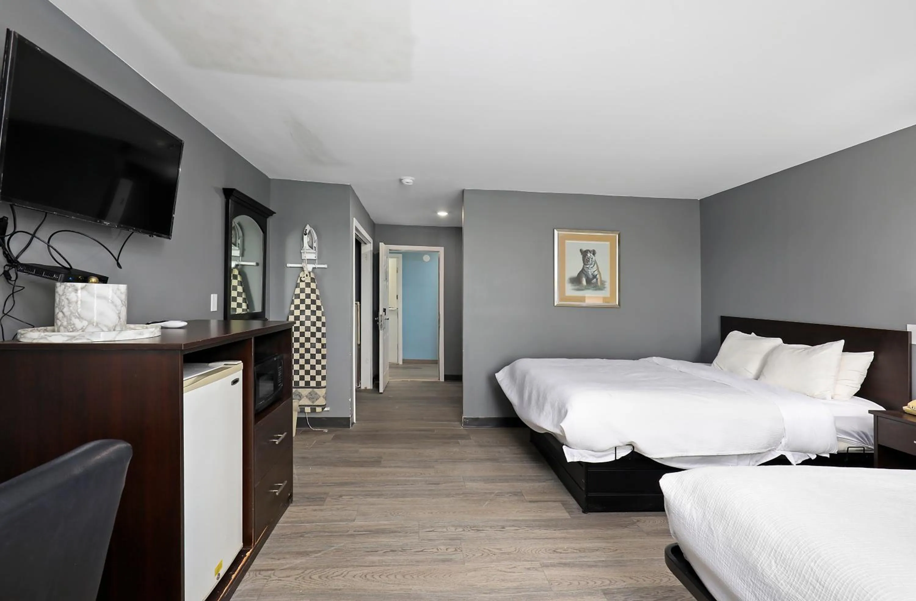 Bed in Four Seasons Country Inn