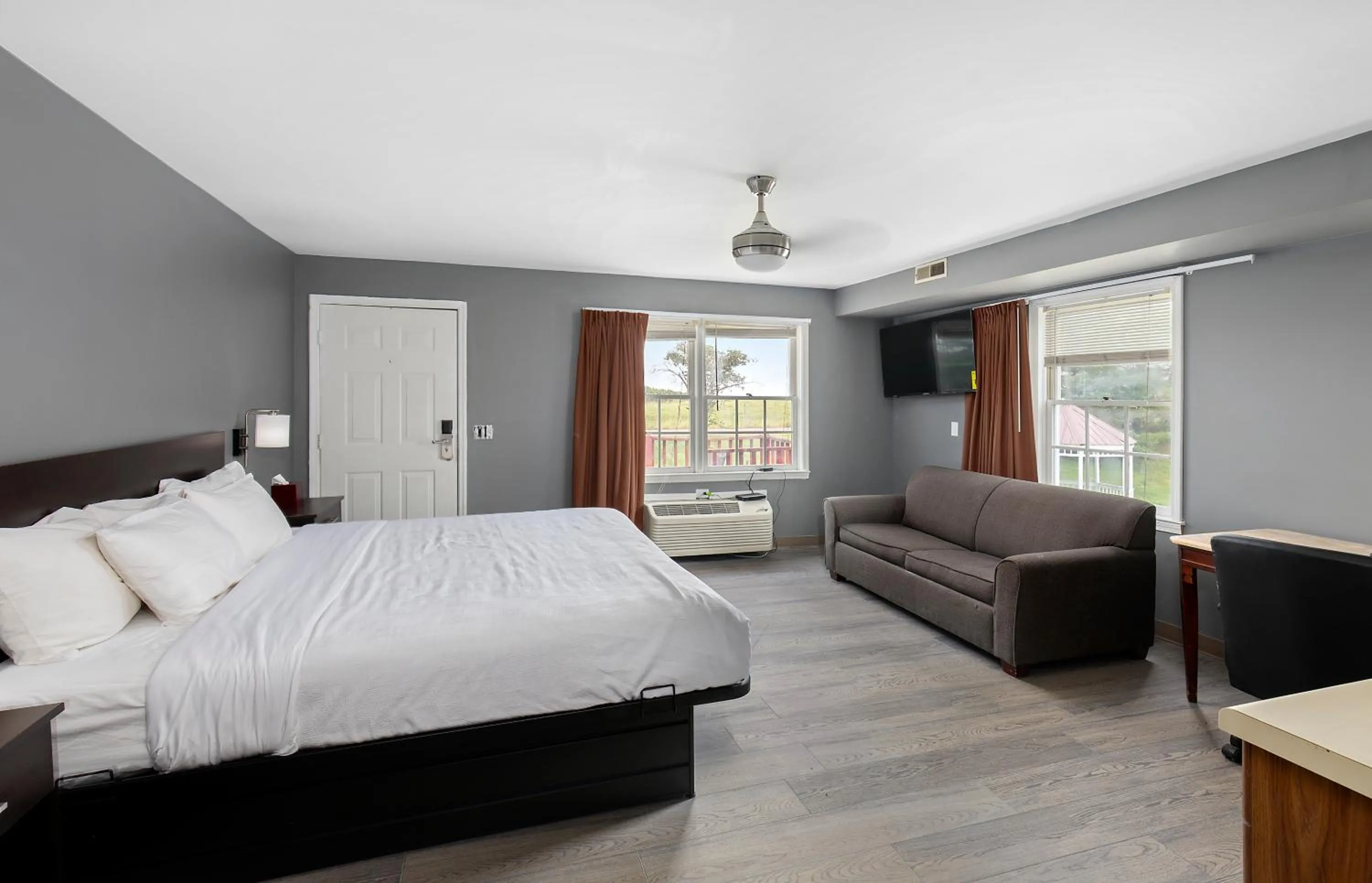 Photo of the whole room, Bed in Four Seasons Country Inn