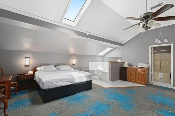 Photo of the whole room, Bed in Four Seasons Country Inn