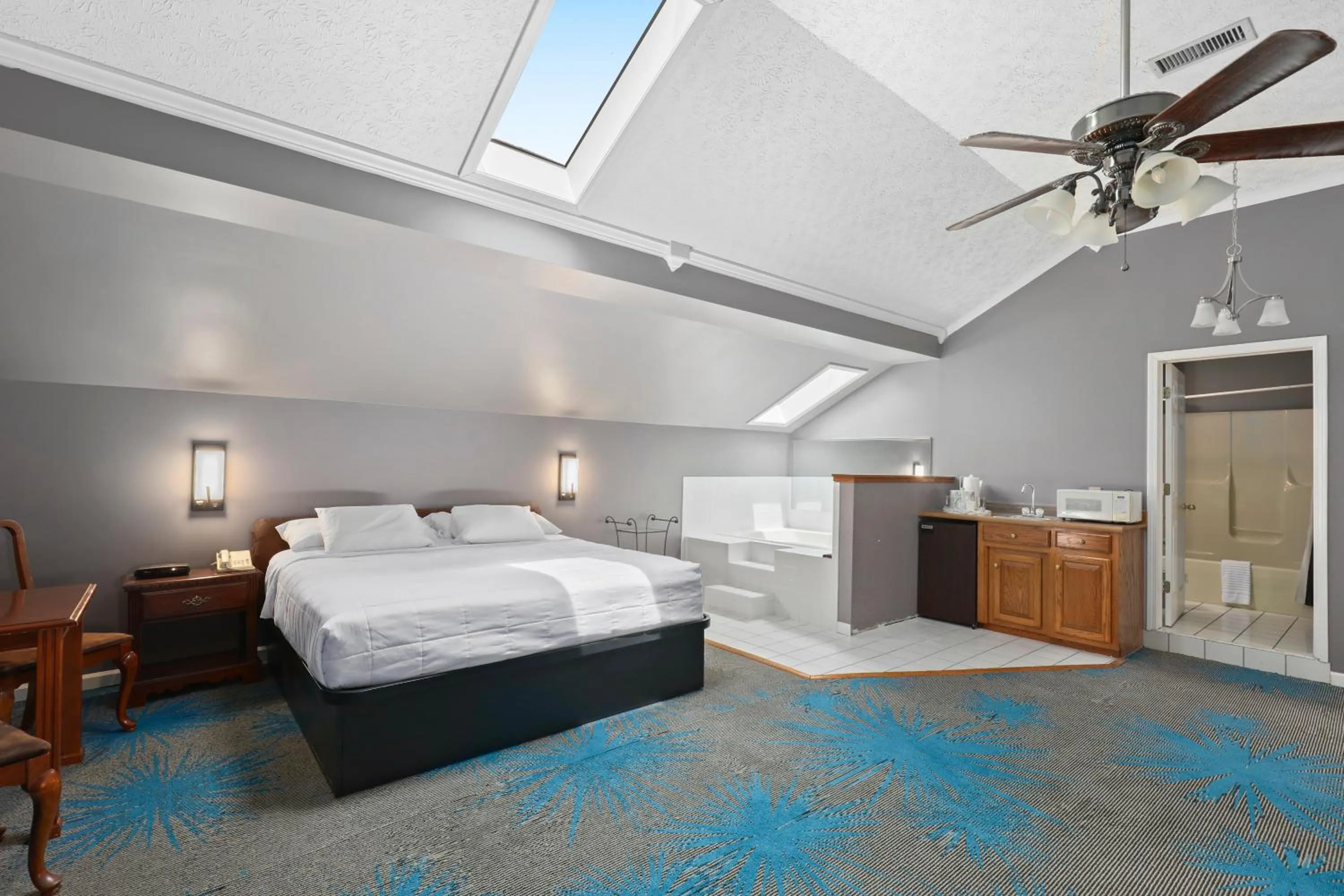 Photo of the whole room, Bed in Four Seasons Country Inn