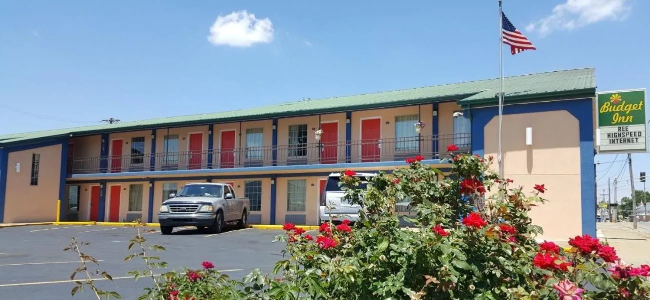 Property building in Budget Inn - Washington