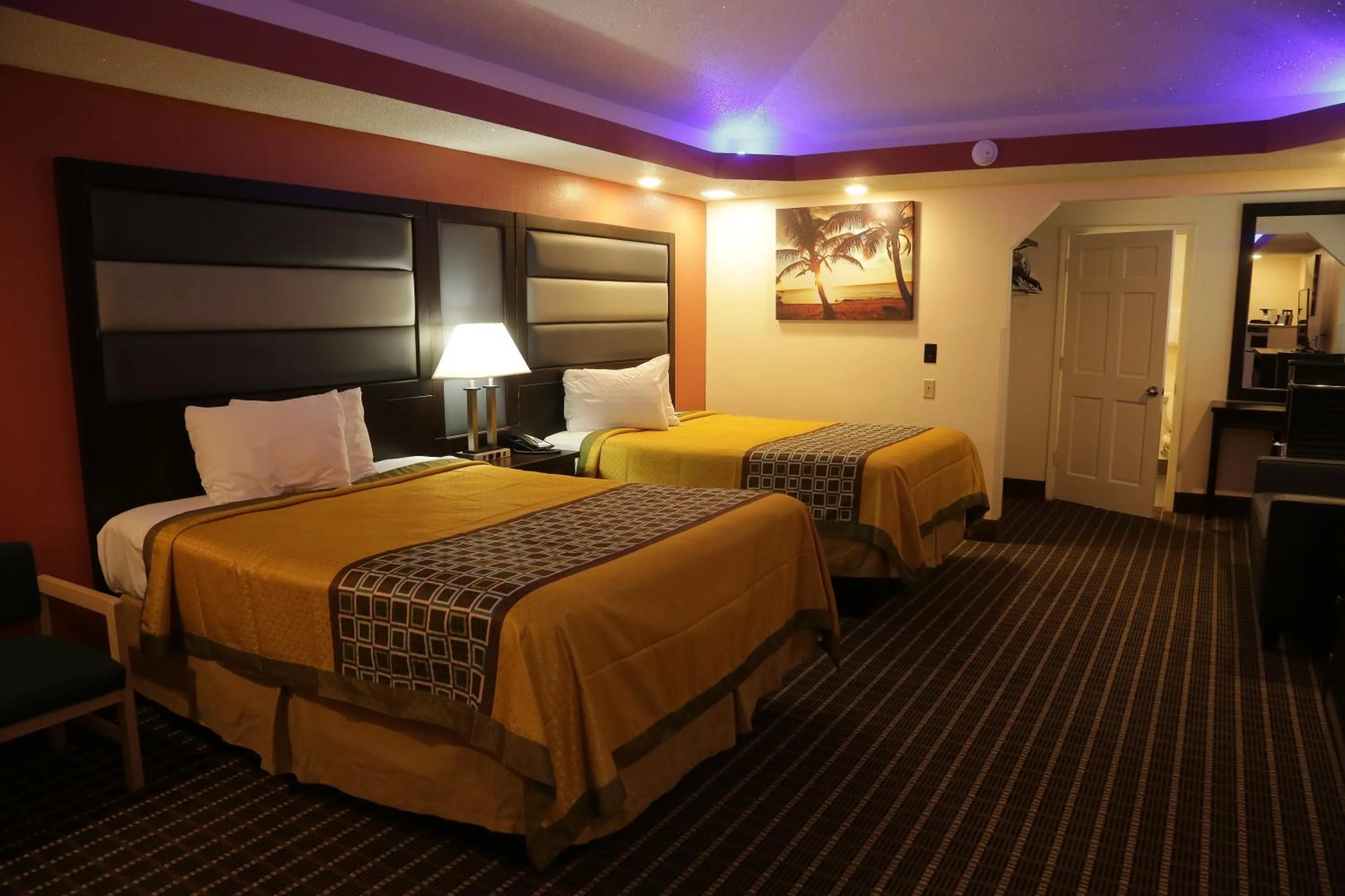 Bed in Budget Inn - Washington