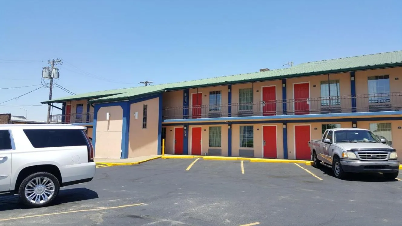 Property building in Budget Inn - Washington