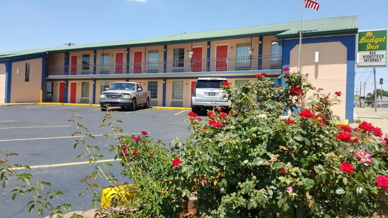 Property building in Budget Inn - Washington