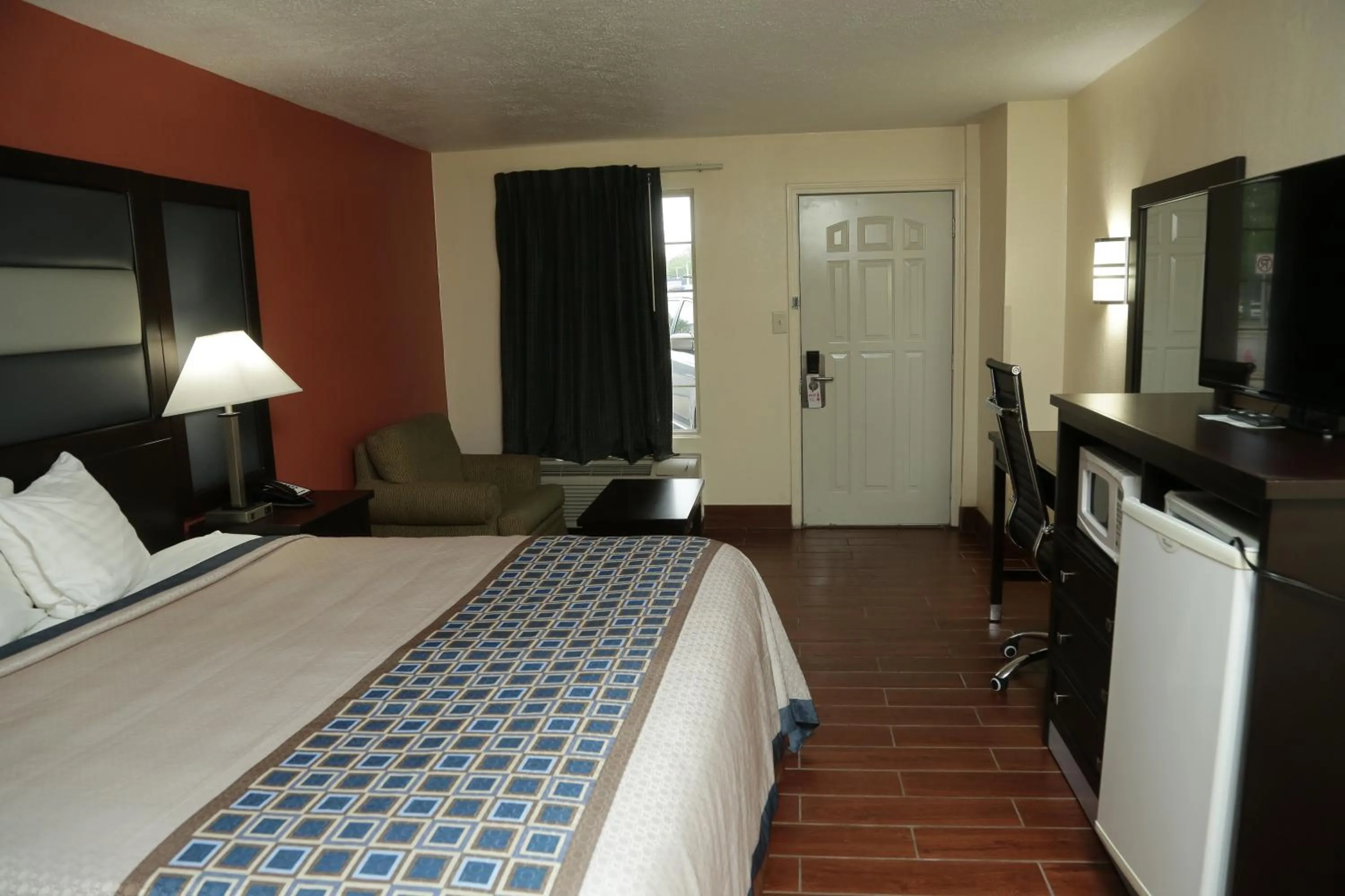 Bed in Budget Inn - Washington