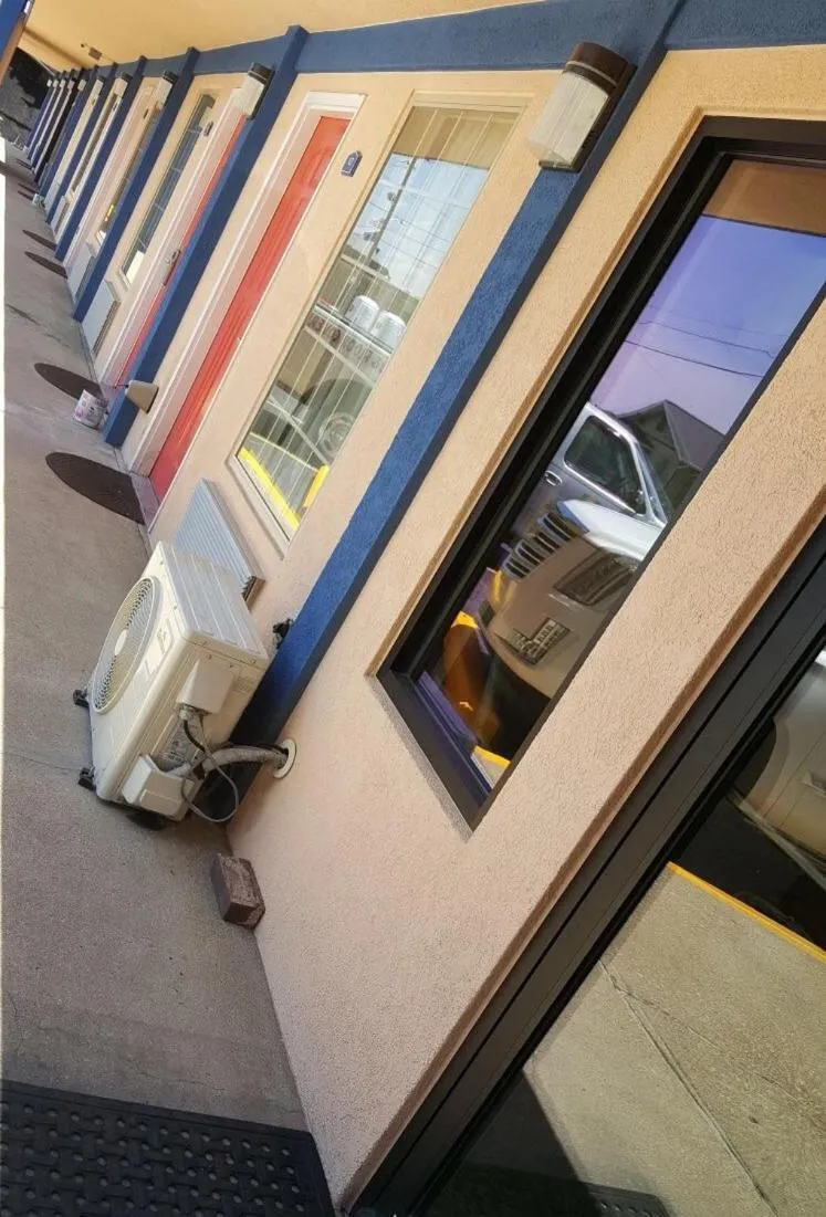 Property building in Budget Inn - Washington