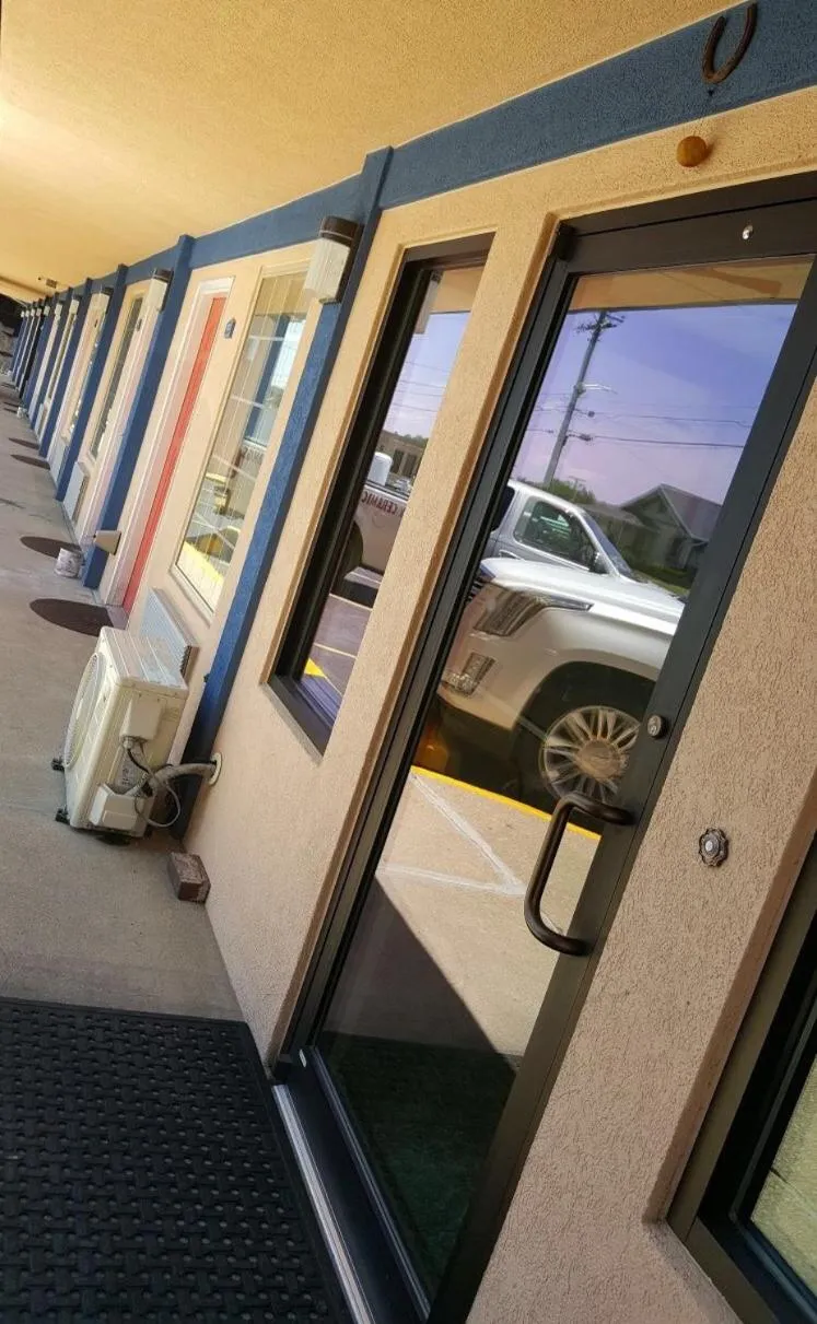 Property building in Budget Inn - Washington