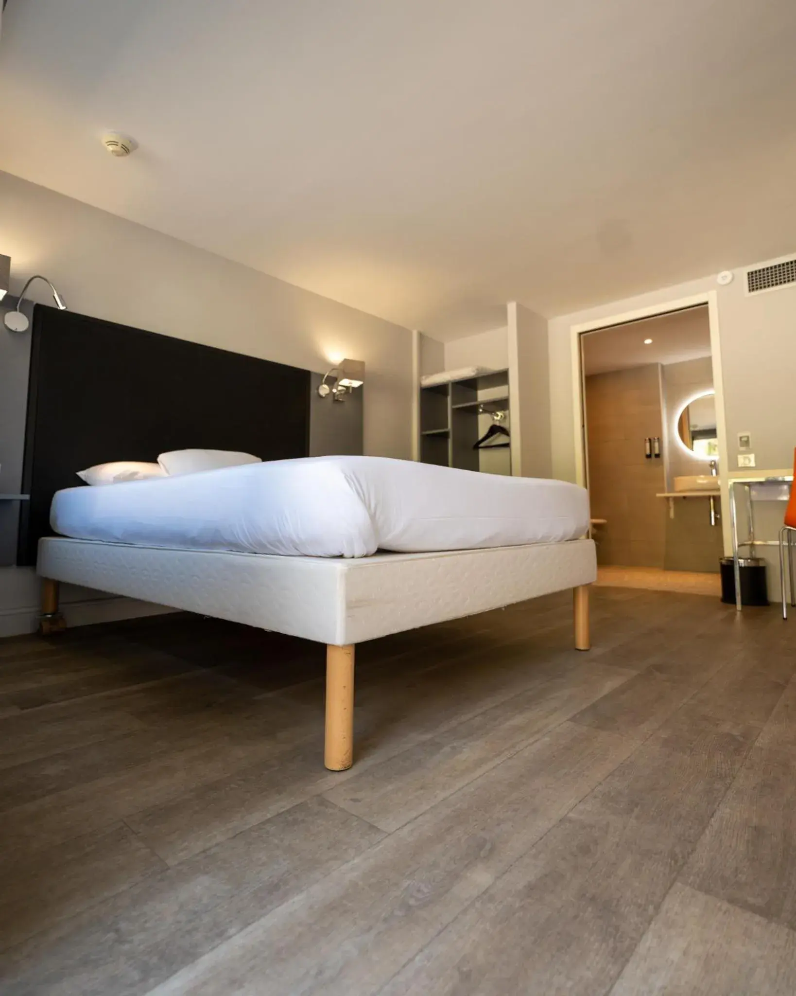 Bed in Kyriad Lyon Sud Sainte Foy Bed in Kyriad Lyon Sud Sainte Foy