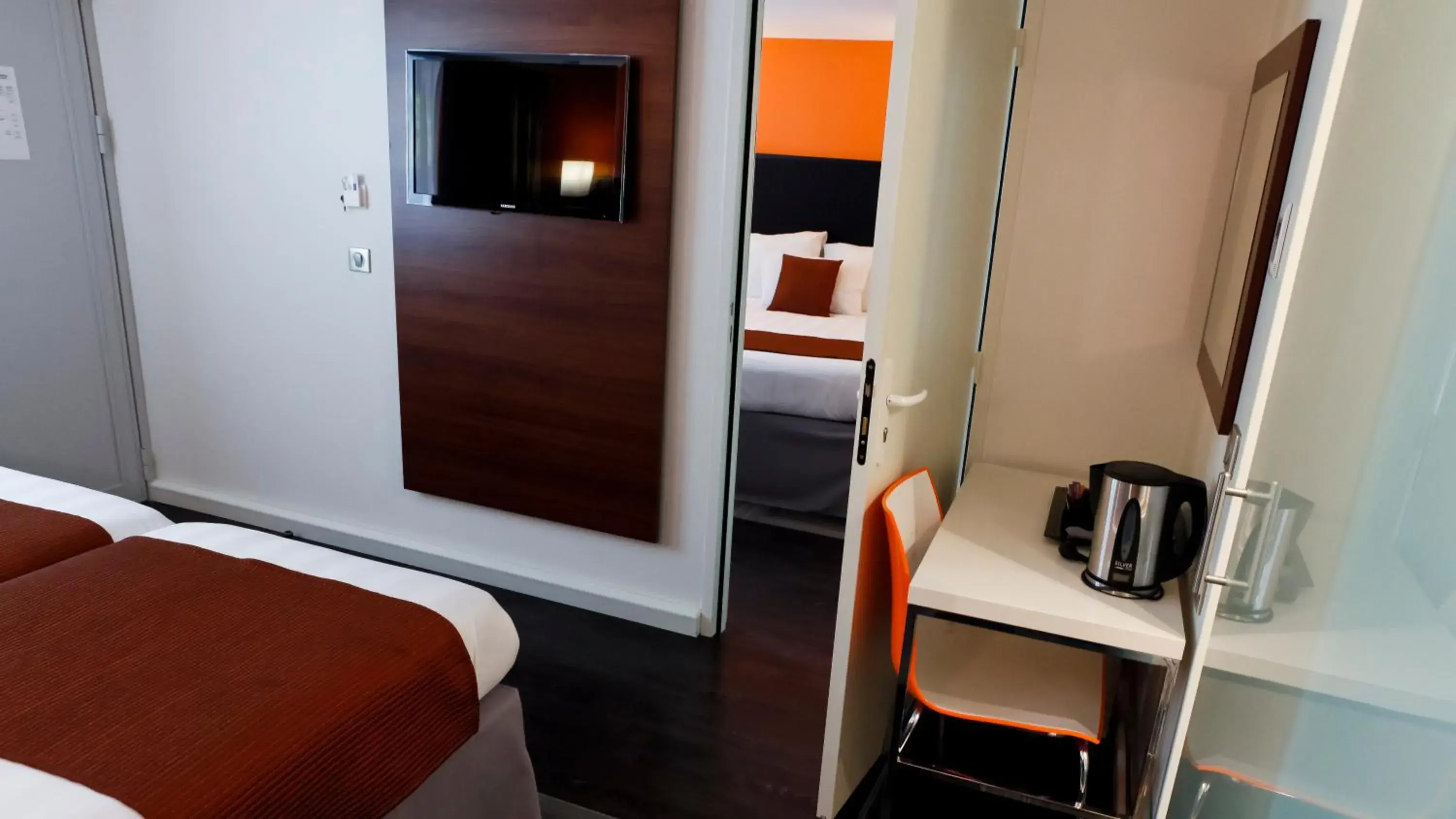 Seating area, Bed in Kyriad Lyon Sud Sainte Foy Seating area, Bed in Kyriad Lyon Sud Sainte Foy