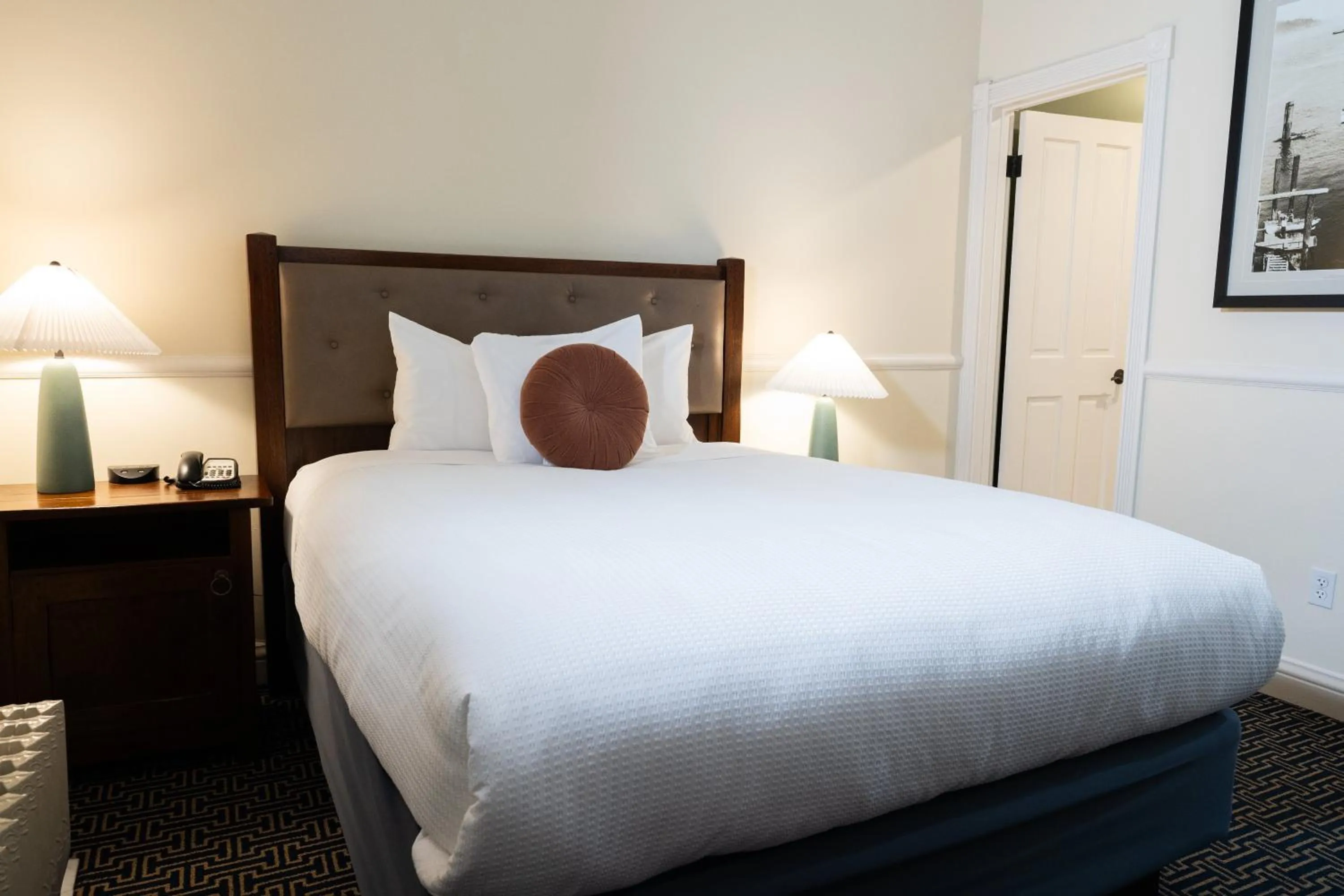 Bedroom, Bed in Majestic Inn and Spa