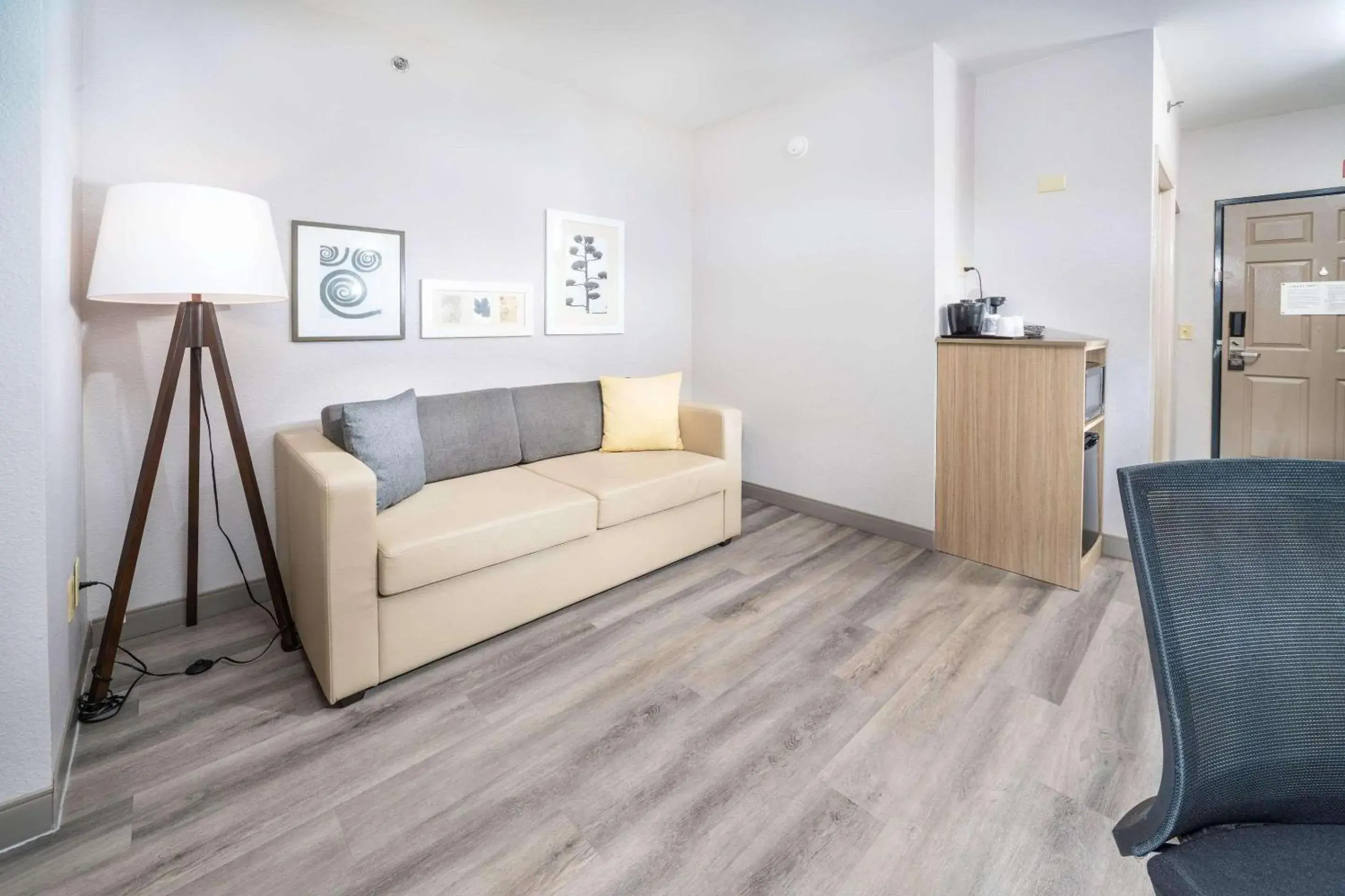 Bedroom in Country Inn & Suites by Radisson, Stone Mountain, GA Bedroom in Country Inn & Suites by Radisson, Stone Mountain, GA