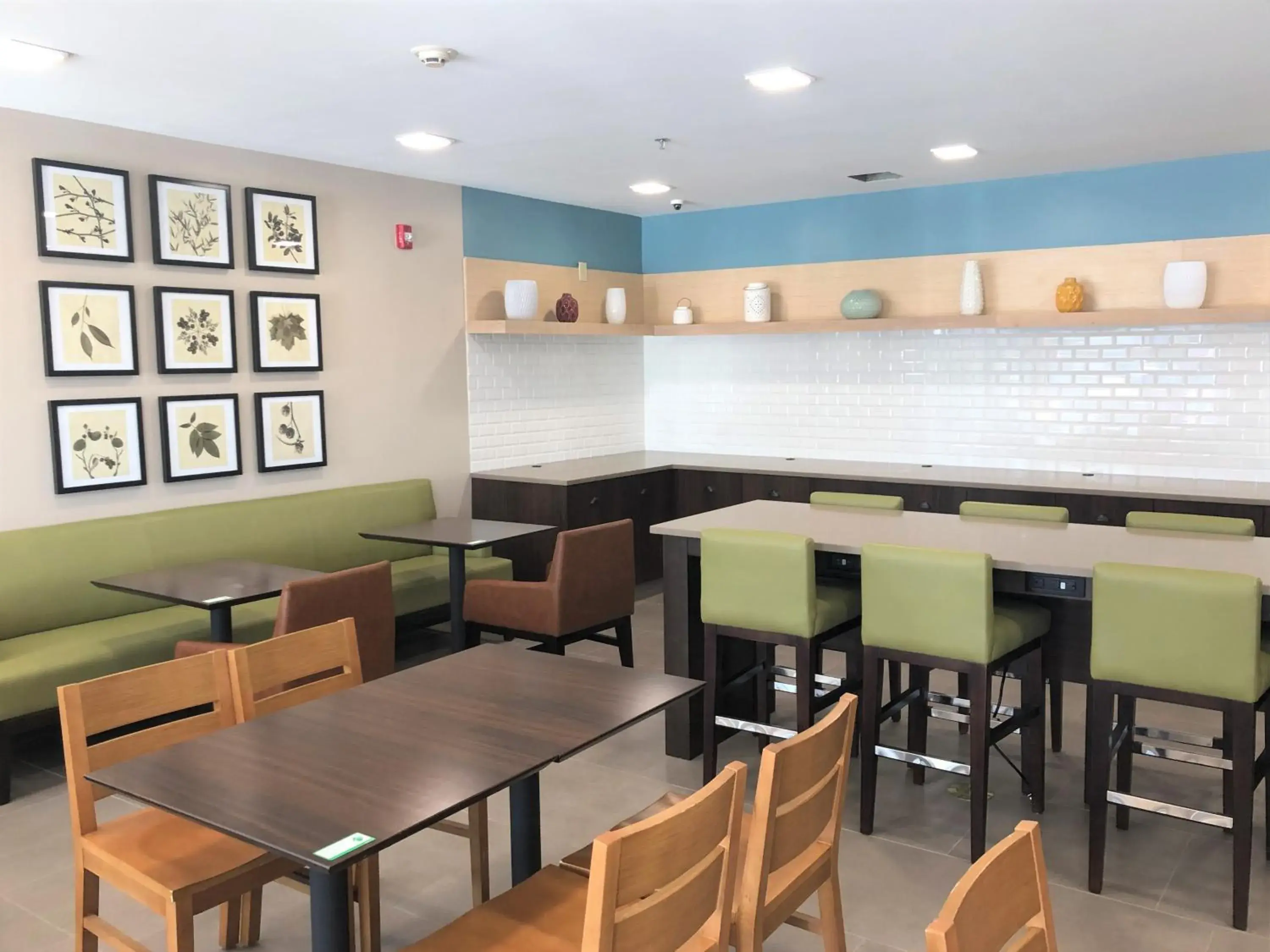 Restaurant/places to eat in Country Inn & Suites by Radisson, Stone Mountain, GA Restaurant/places to eat in Country Inn & Suites by Radisson, Stone Mountain, GA