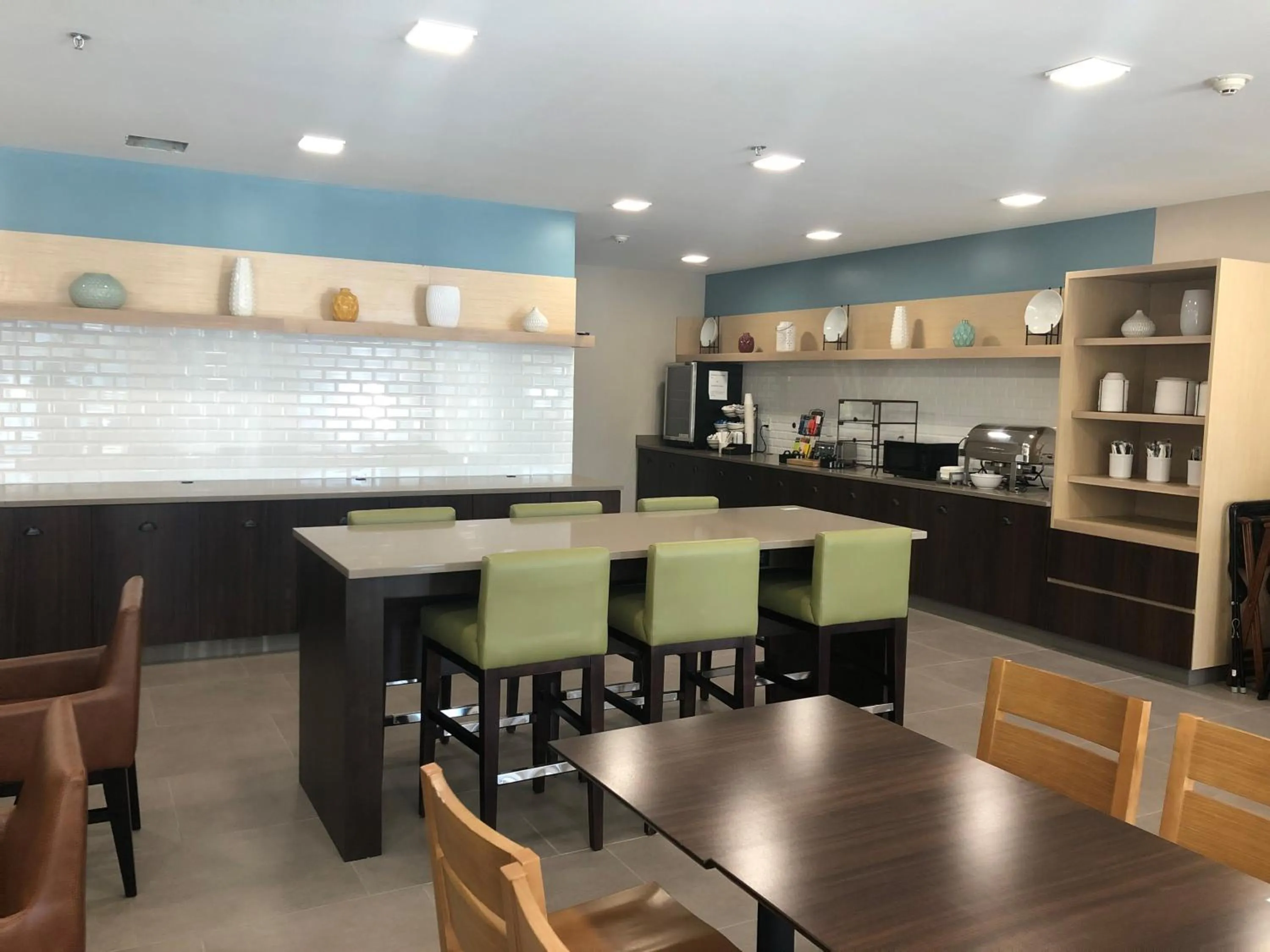 Restaurant/places to eat in Country Inn & Suites by Radisson, Stone Mountain, GA