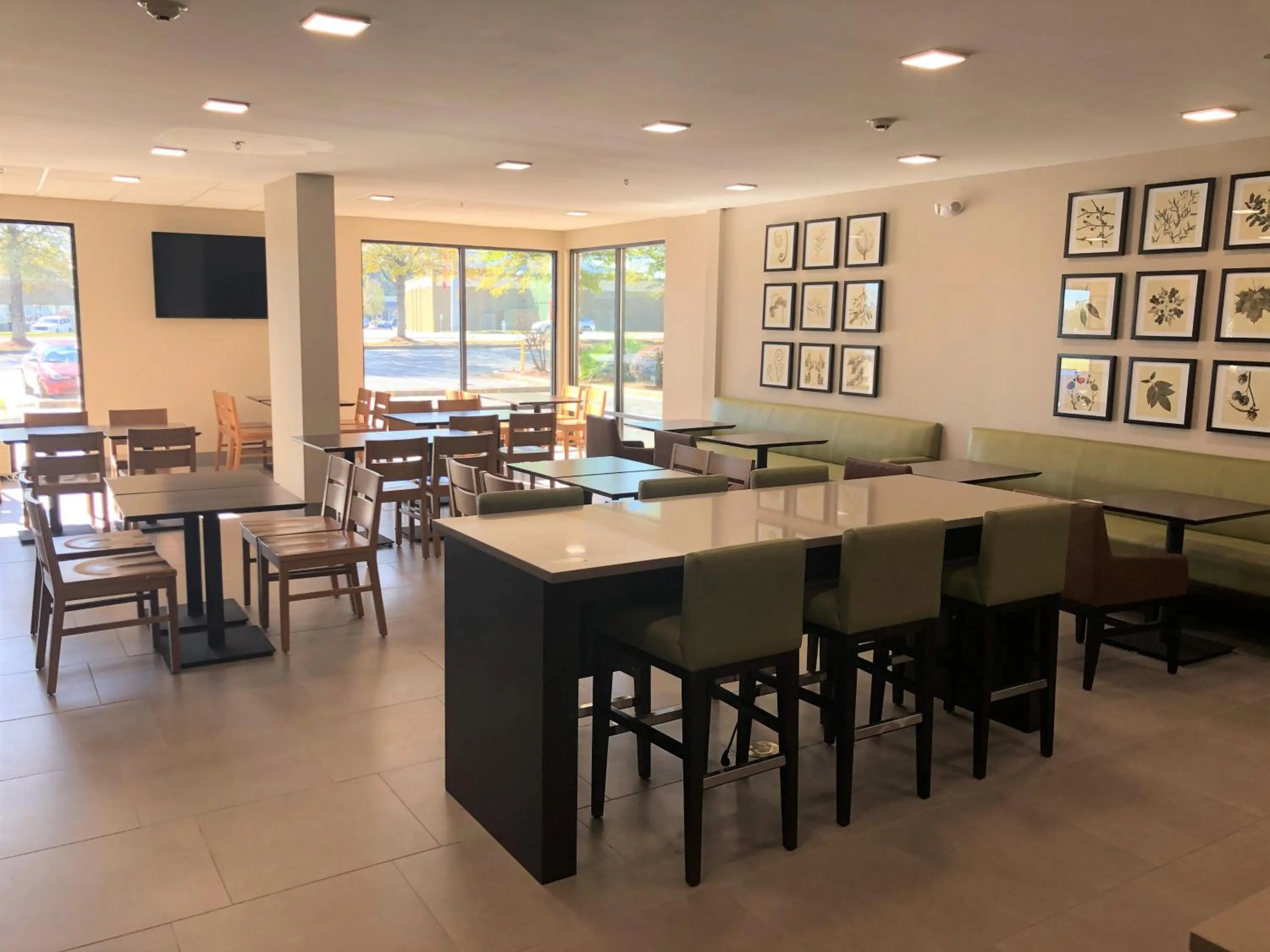 Restaurant/places to eat in Country Inn & Suites by Radisson, Stone Mountain, GA