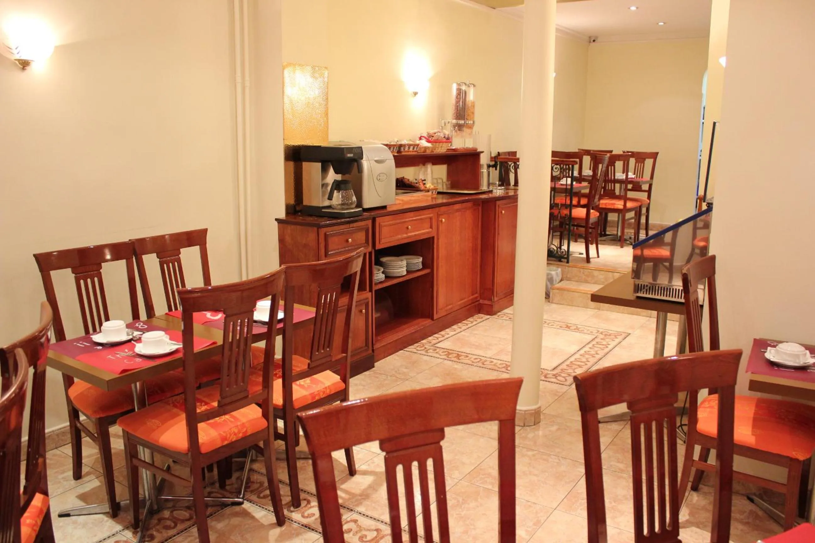 Restaurant/places to eat in Metropol