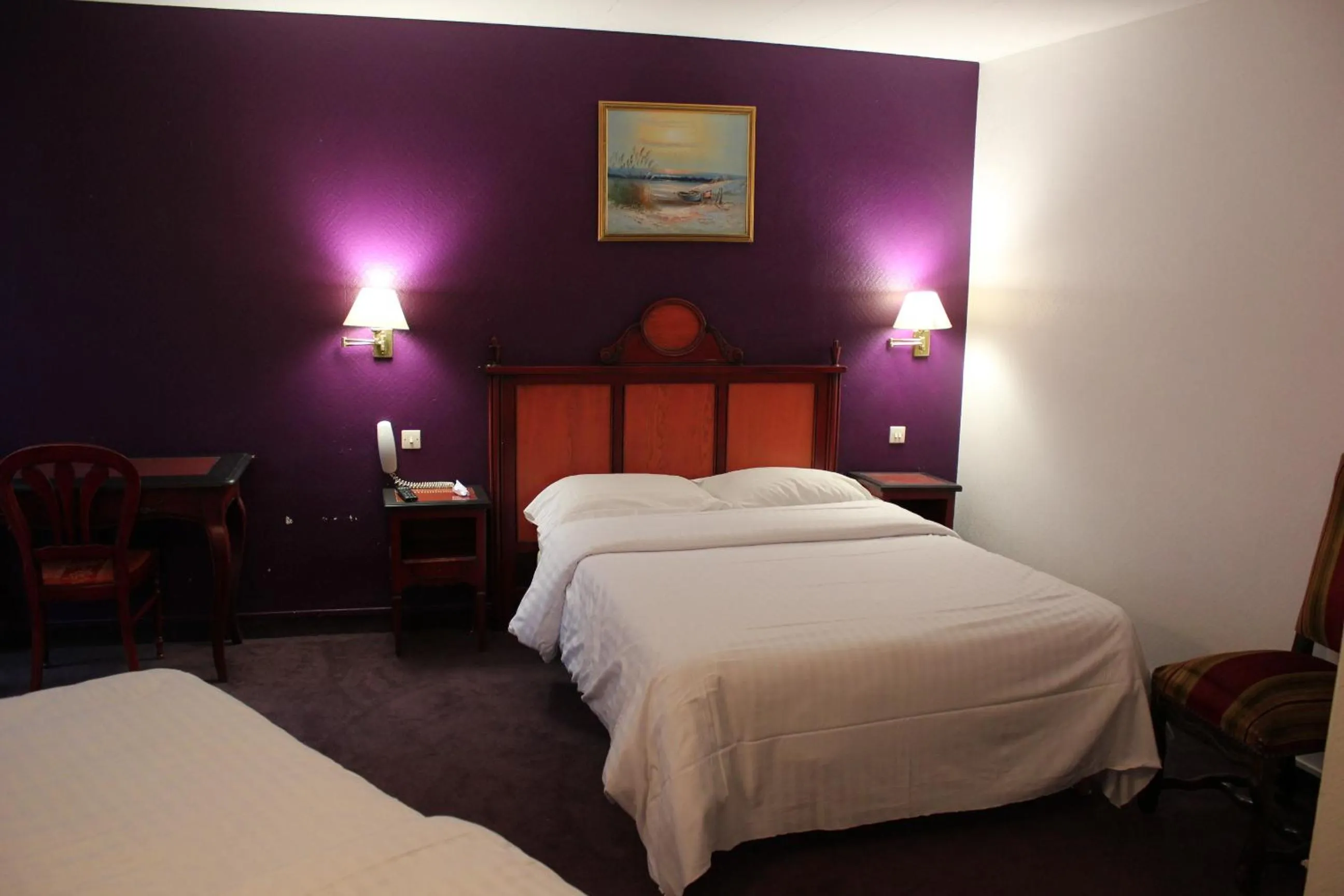 Photo of the whole room, Bed in Metropol