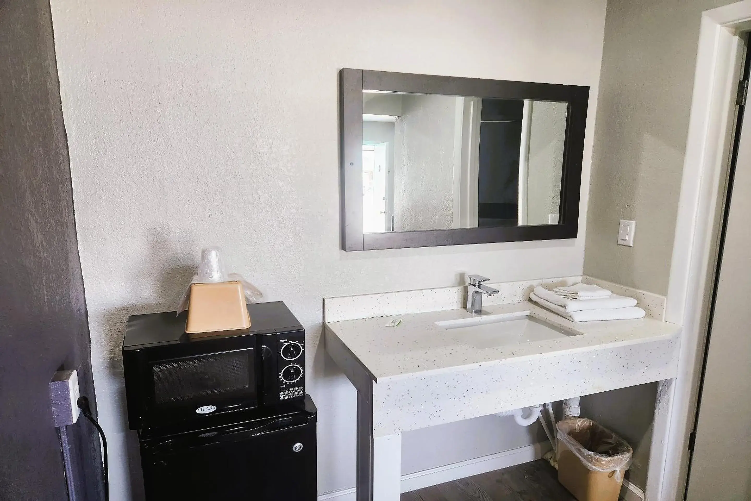 Bedroom in Travel Inn by OYO, Hwy 80 - Jackson Bedroom in Travel Inn by OYO, Hwy 80 - Jackson