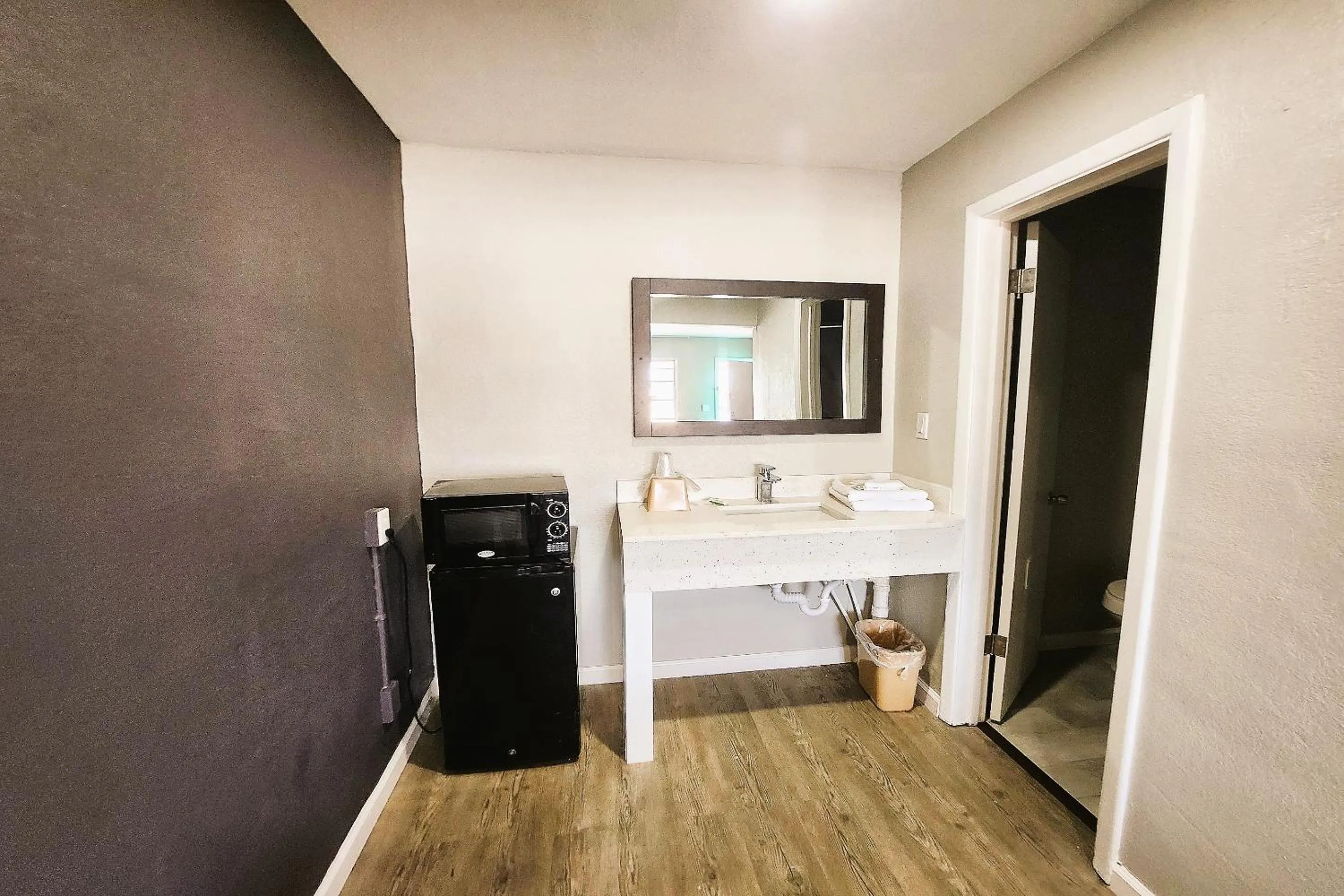 Bedroom in Travel Inn by OYO, Hwy 80 - Jackson