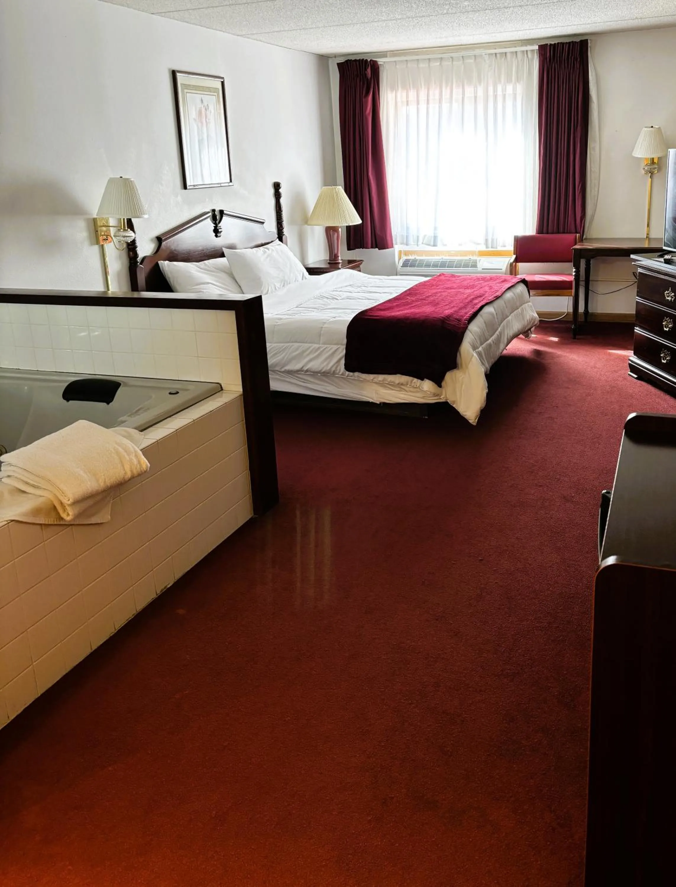 Bed in Voyageur Inn and Conference Center