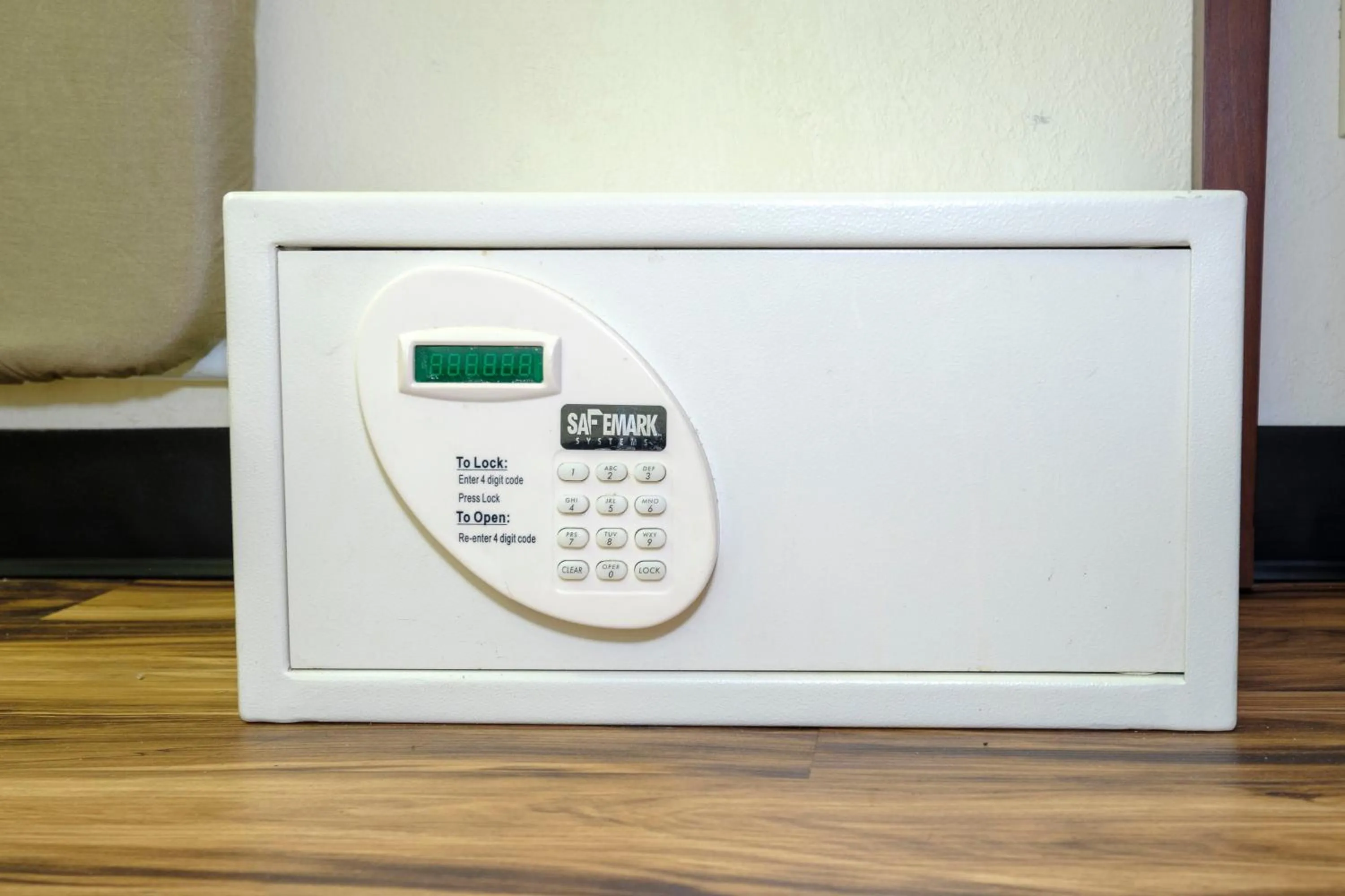 Photo of the whole room in Red Roof Inn Edgewood