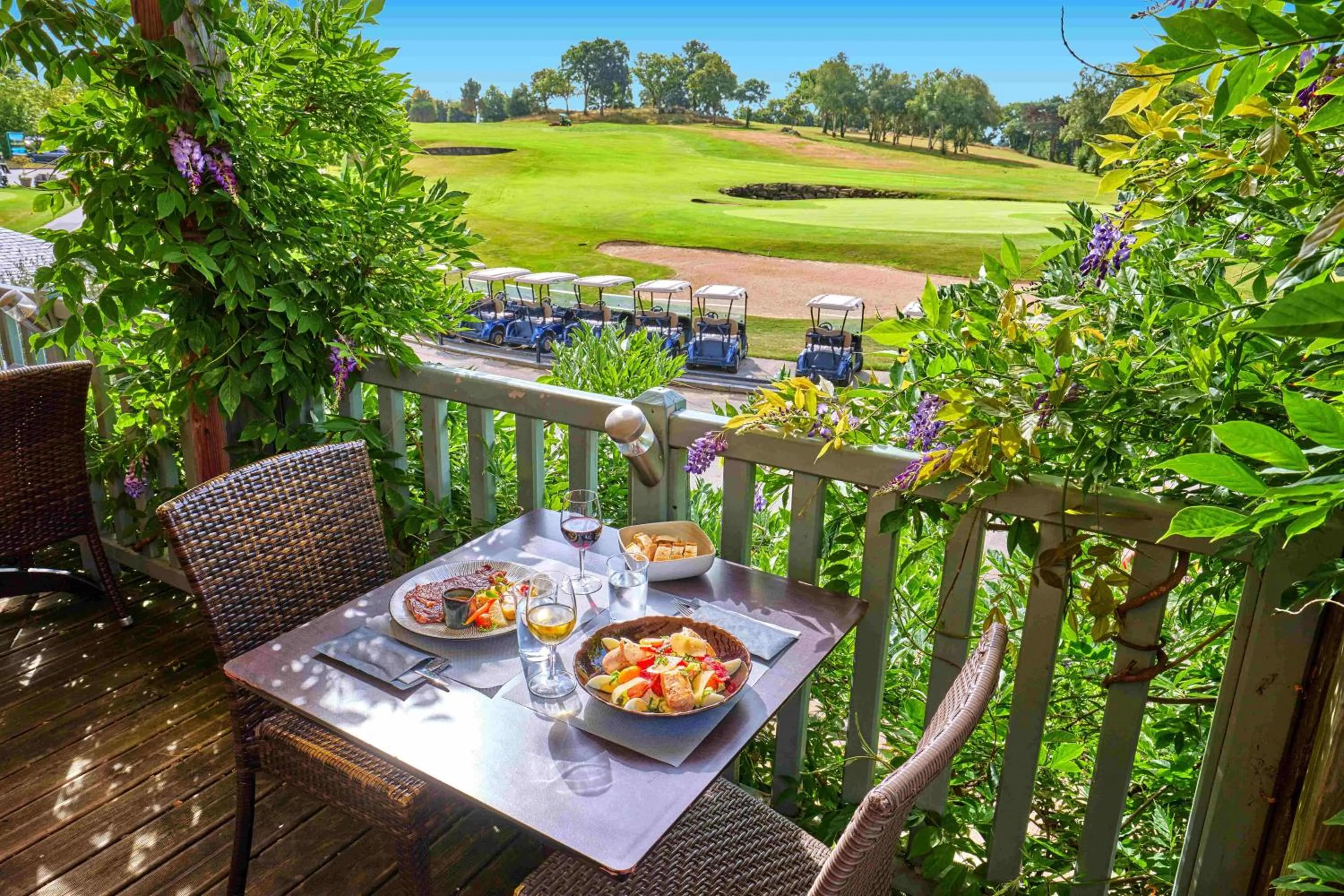 Restaurant/places to eat in Saint Malo Golf Resort