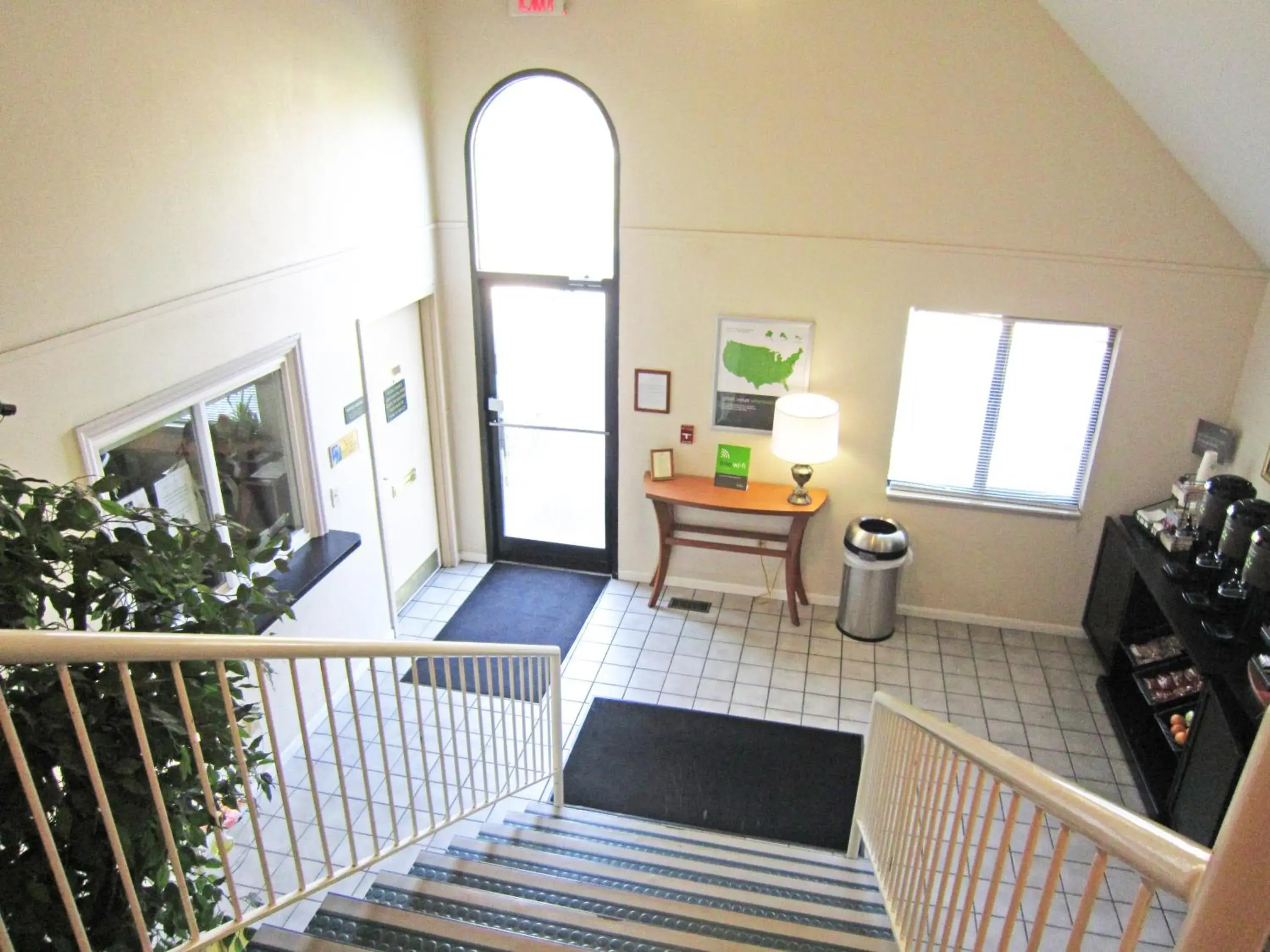 Lobby or reception in Suburban Studios Columbus East Lobby or reception in Suburban Studios Columbus East