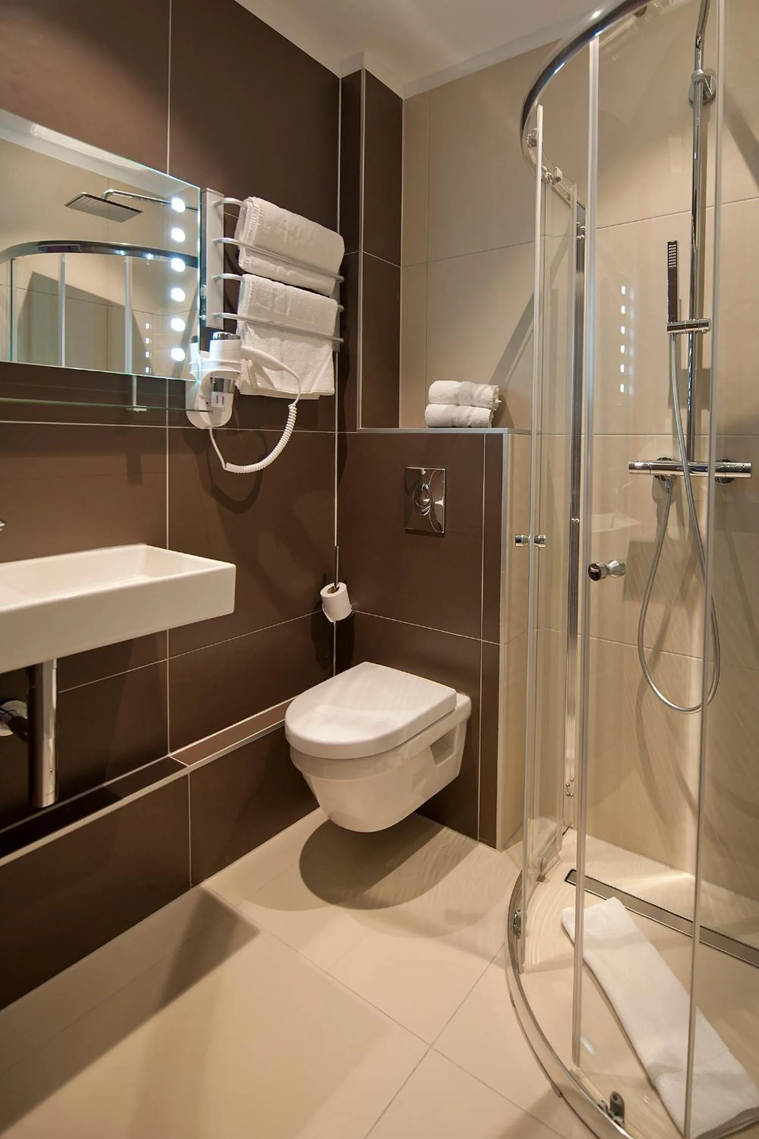 Bathroom in Hôtel le Grillon