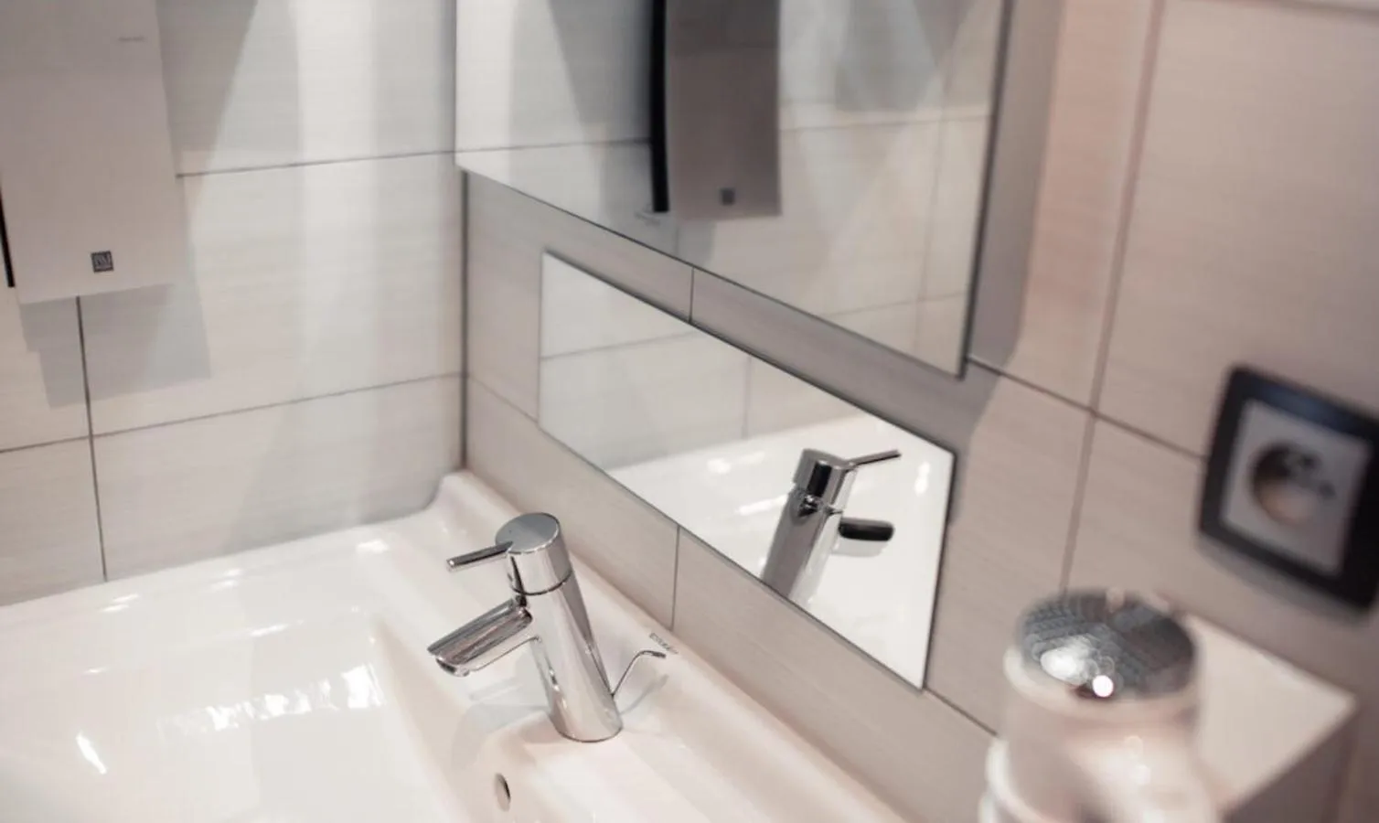 Bathroom in Hôtel le Grillon